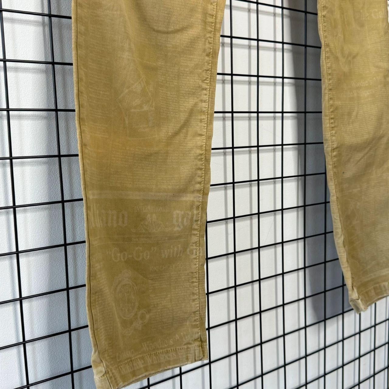 John Galliano Galliano Newspaper Print Beige Bottoms 2000s Size US 32 / EU 48 - 5 Thumbnail