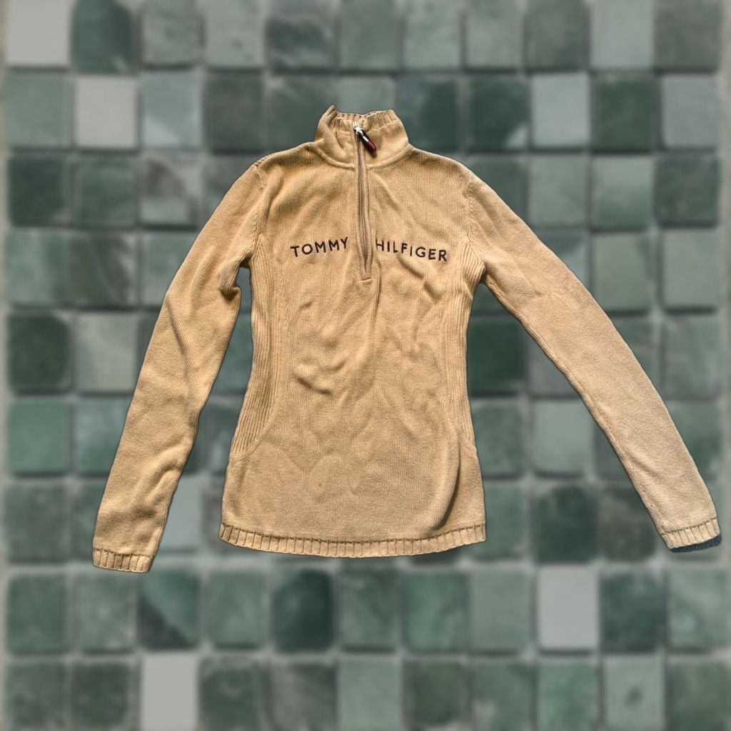 Tommy Hilfiger Tommy Hilfiger Sweater Womens Small S Long Sleeve Spell out tan color Brown Size S / US 4 / IT 40 - 1 Thumbnail