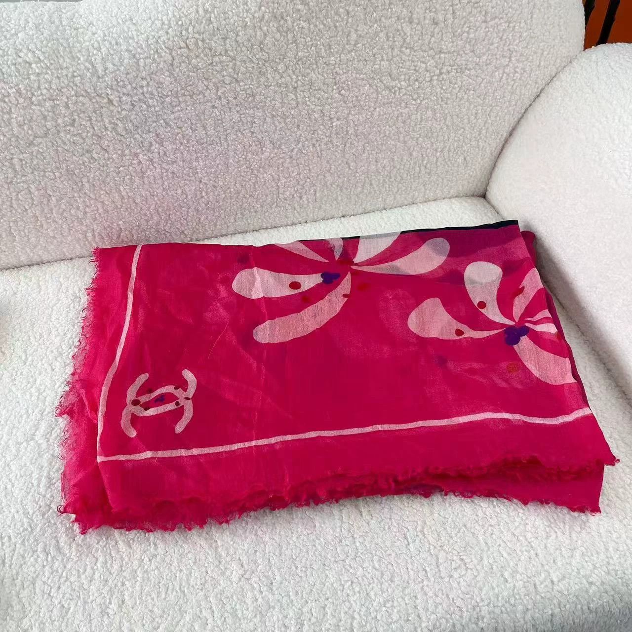 Chanel Chanel 4017 Scarf Size ONE SIZE - 1 Thumbnail