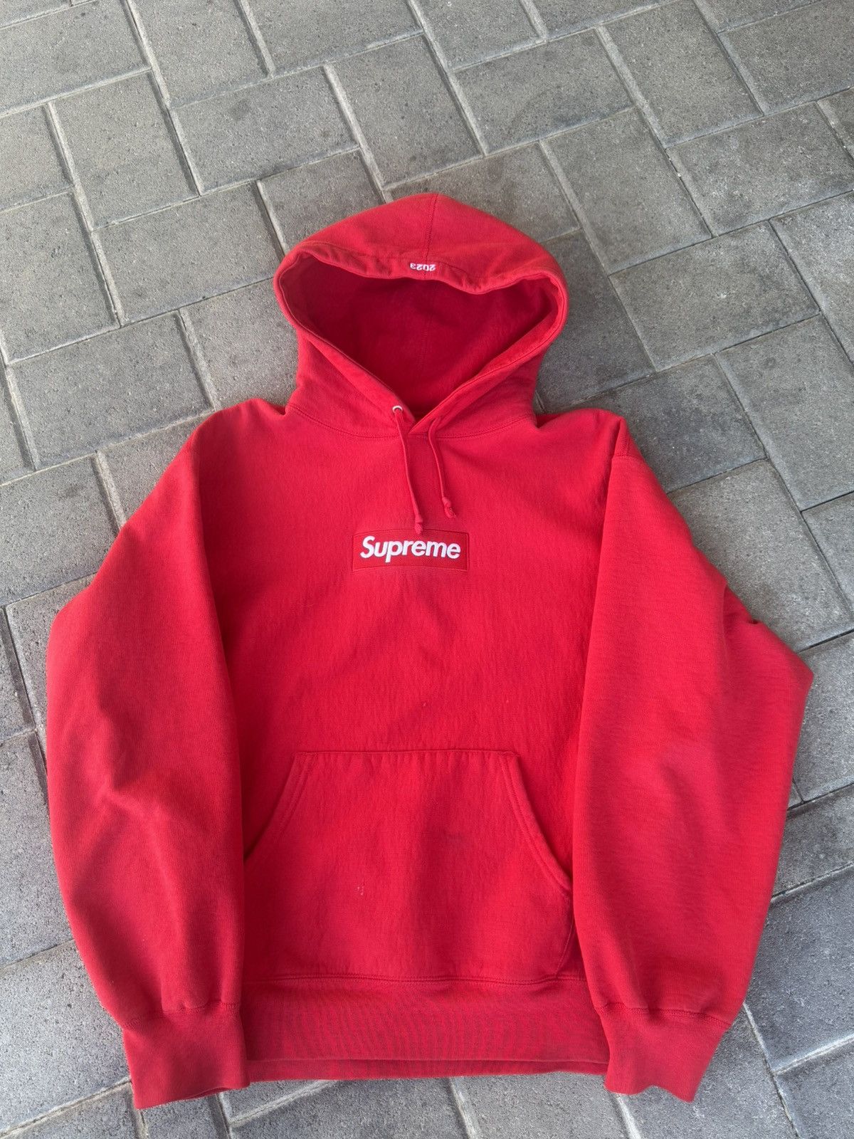 Supreme FW23 supreme red on red box logo hoodie Size US L / EU 52-54 / 3 - 1 Thumbnail