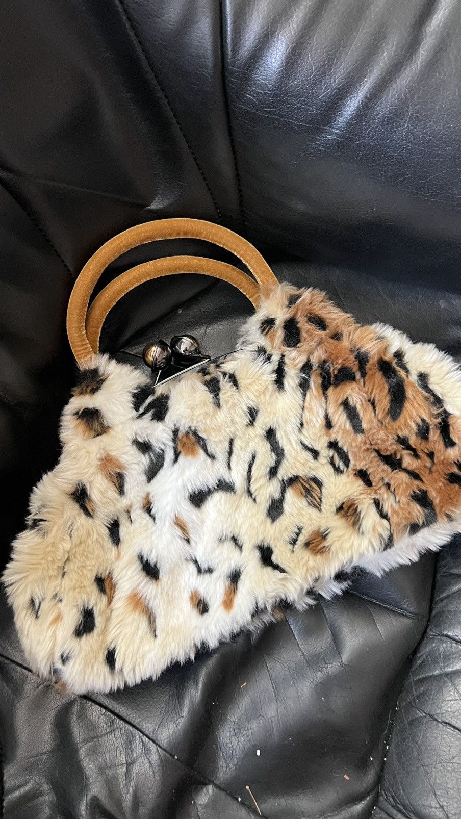 Vintage Vintage furry handbag with leopard pattern Y2K faux fur bag Size ONE SIZE - 6 Thumbnail