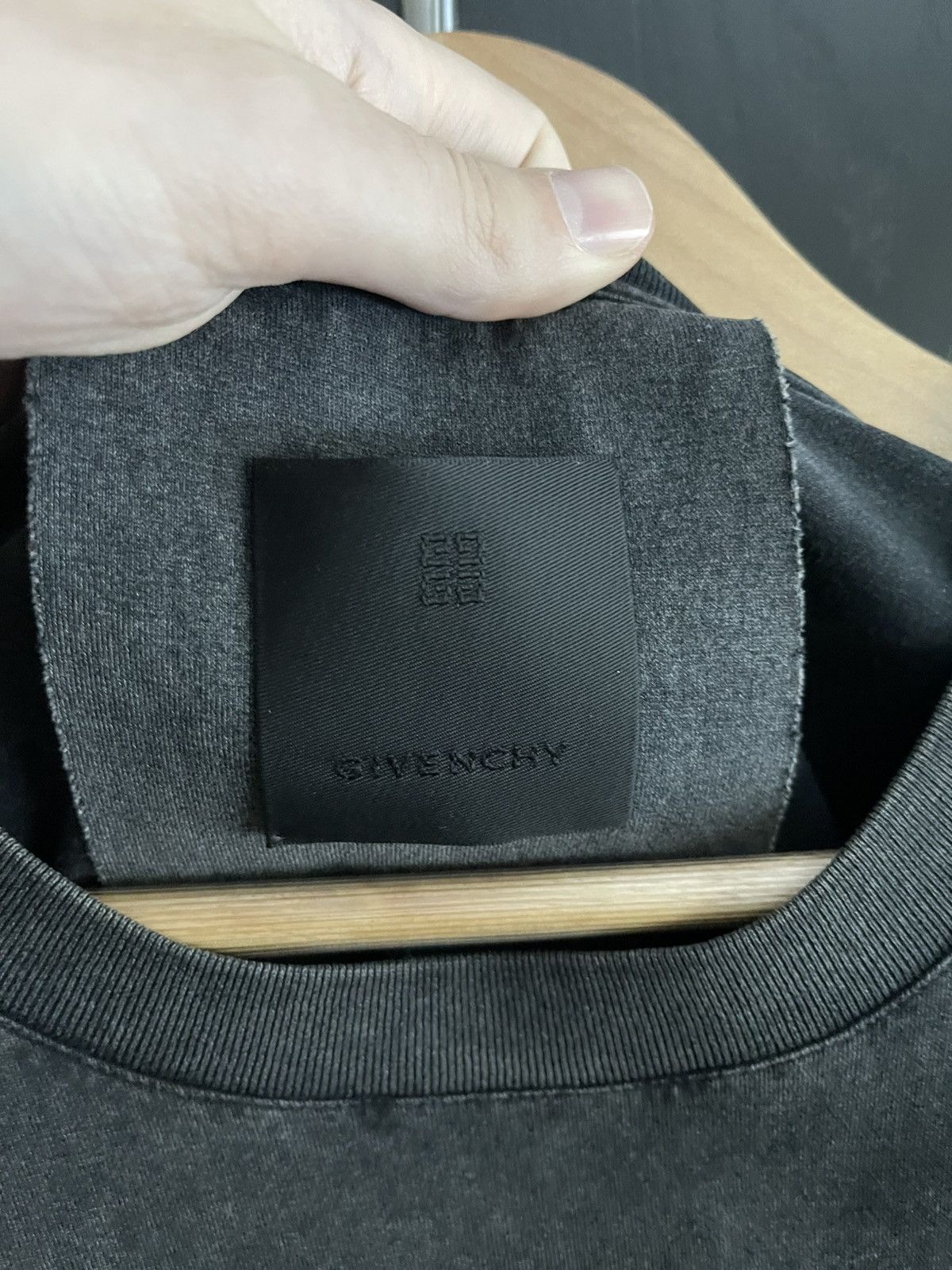 Givenchy Givenchy Metal Logo T Shirt Size US M / EU 48-50 / 2 - 3 Thumbnail