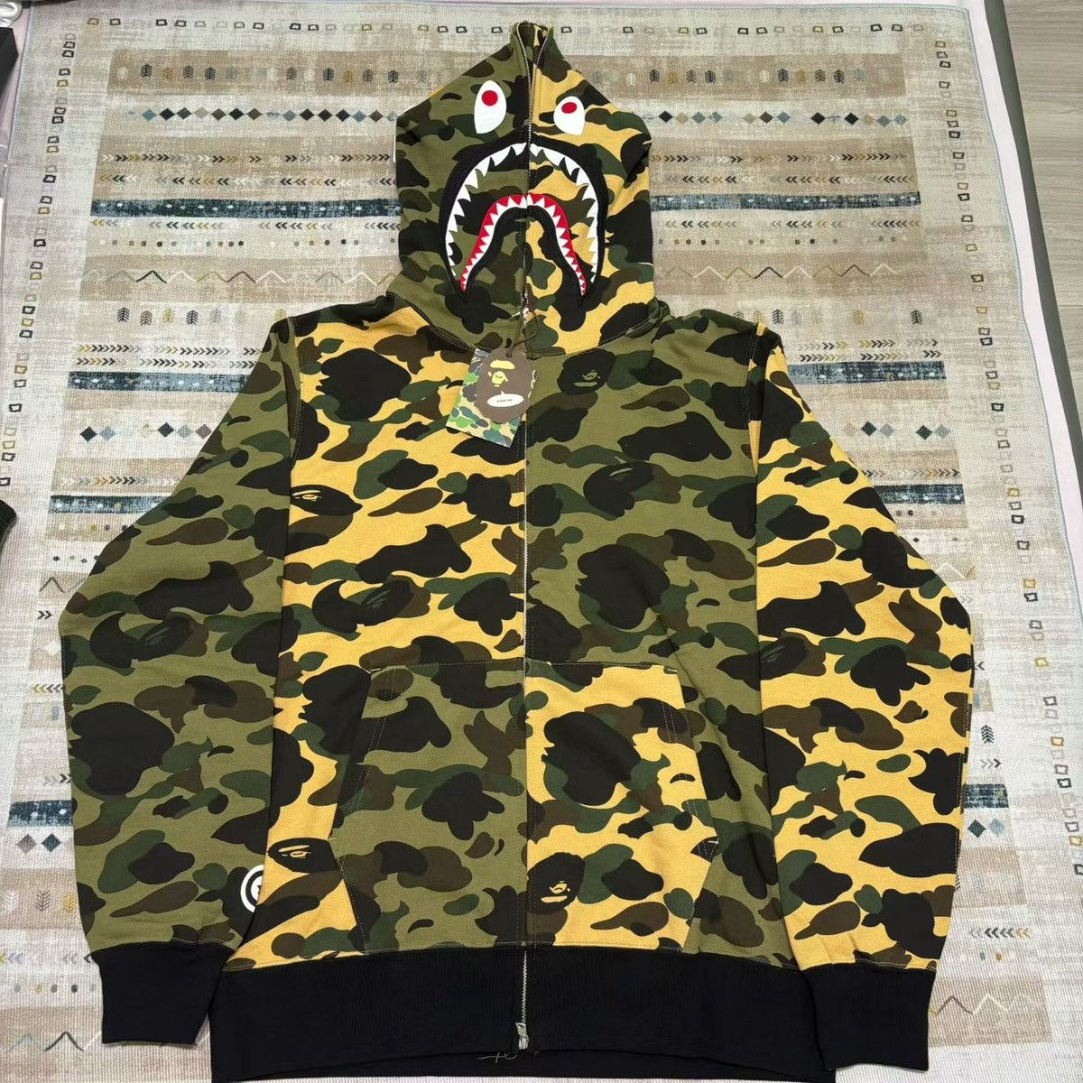Bape CAMO SHARK FULL ZIP HOODIE Size US XXL / EU 58 / 5 - 1 Thumbnail