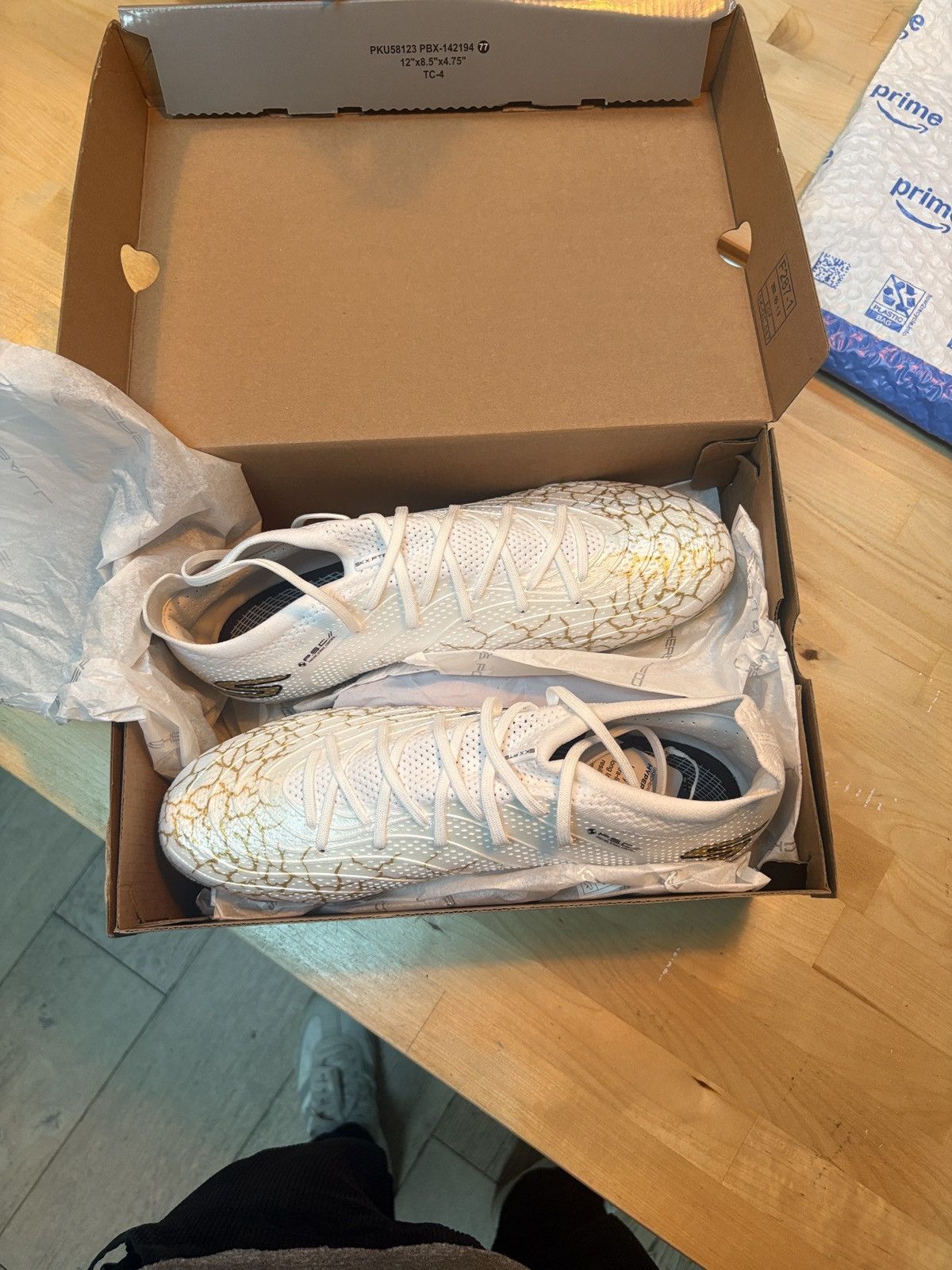 SKECHERS Sketchers White and Gold Soccer Cleats Size US 9.5 / EU 42-43 - 2 Thumbnail