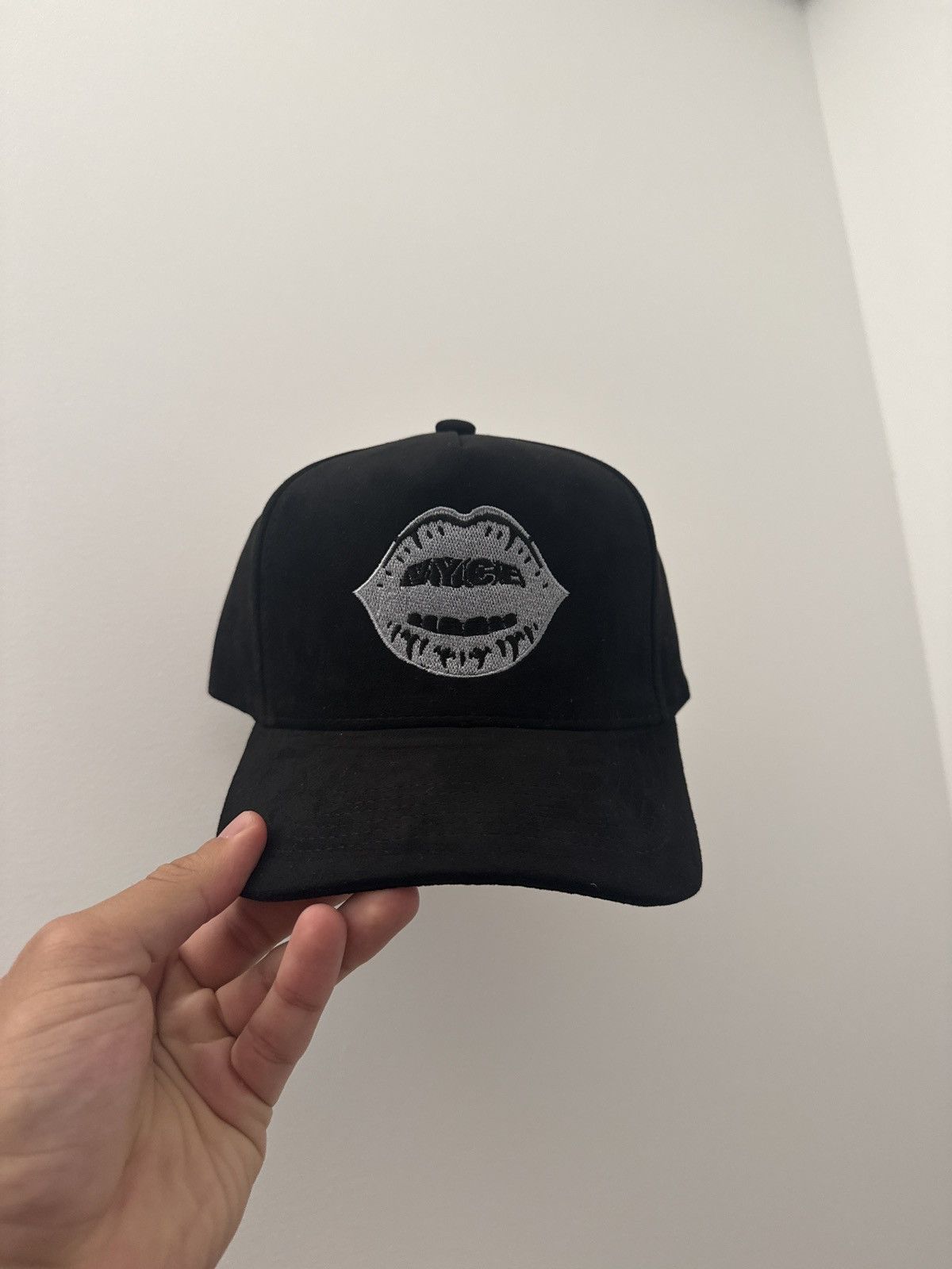 Other Vyce Los Angeles Lips Hat Size ONE SIZE - 1 Thumbnail