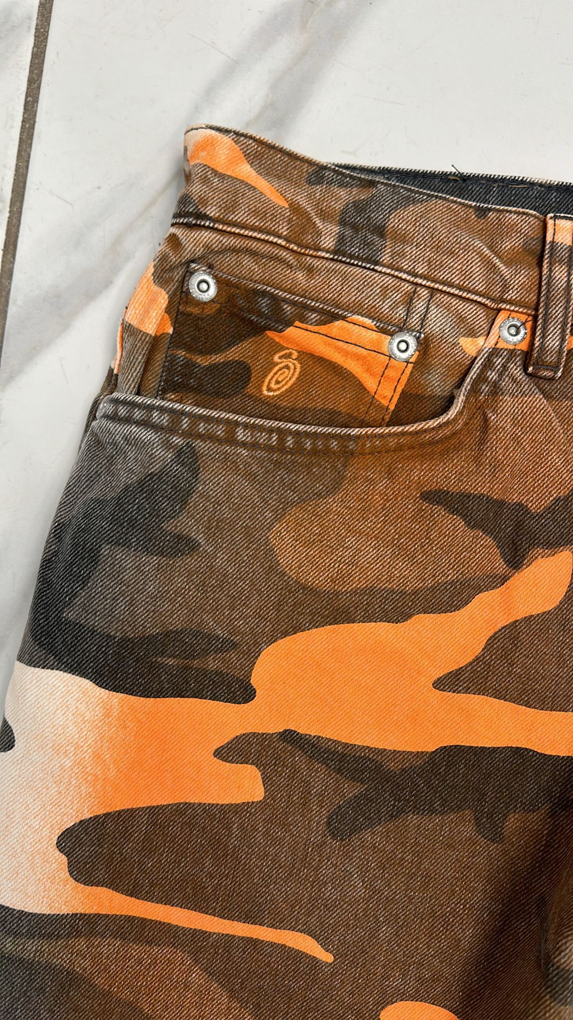 Stussy Stüssy Dye Big Ol Spray Jeans Orange Camo Size 32 Size US 32 / EU 48 - 2 Thumbnail