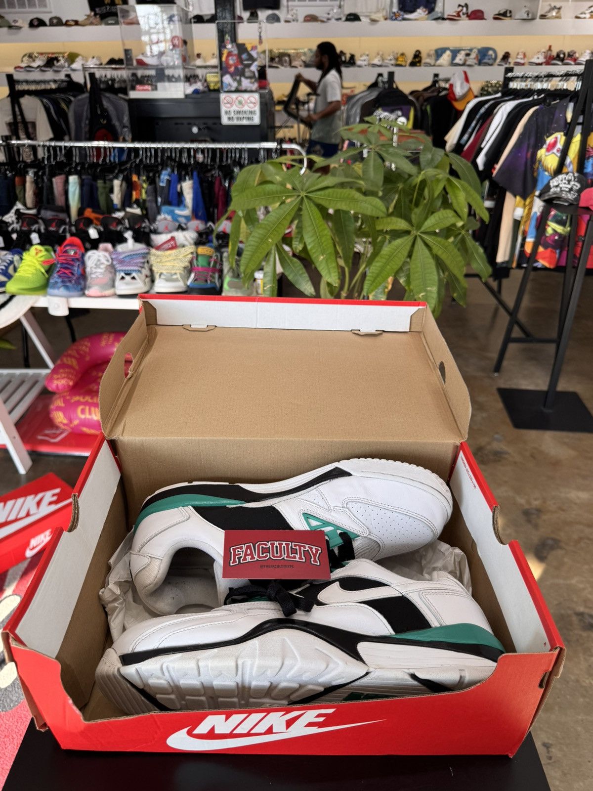 Nike Nike Air Cross Trainer 3 White Green Black Size 12 (2020) Size US 12 / EU 45 - 10 Thumbnail