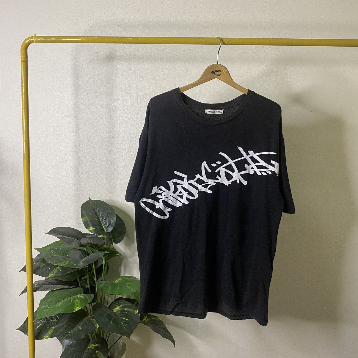 Onitsuka Tiger Onitsuka Tiger DK Nice Graffiti Graphic Tee Size US L / EU 52-54 / 3 - 3 Thumbnail