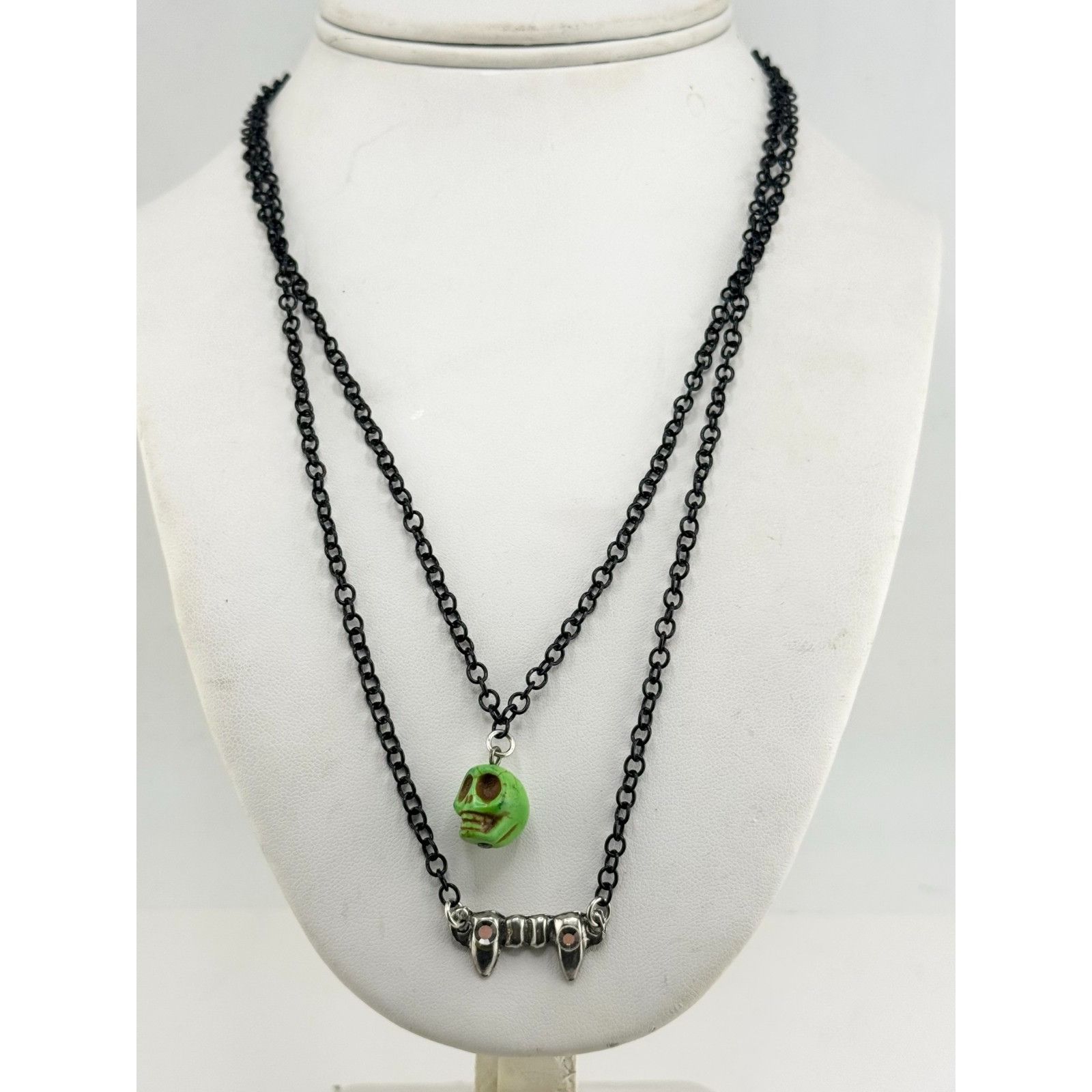 Vintage Green Howlite stone skull rhinestone fangs double chain Hall Size ONE SIZE - 4 Thumbnail