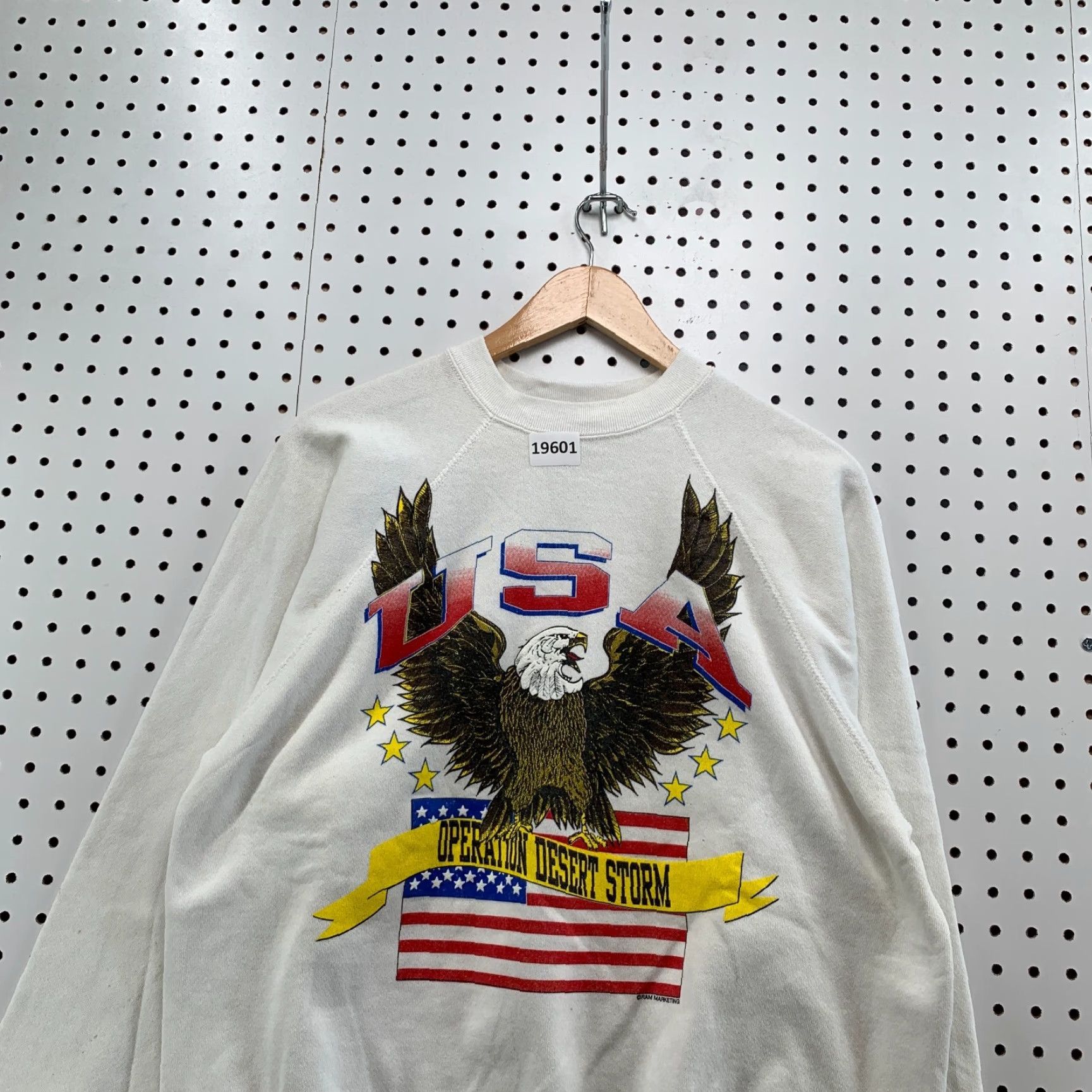 Vintage Vintage 90s Desert Storm Crewneck Sweatshirt Men's Large White Army USA Fleece Pullover Long Sleeve Size US L / EU 52-54 / 3 - 6 Thumbnail