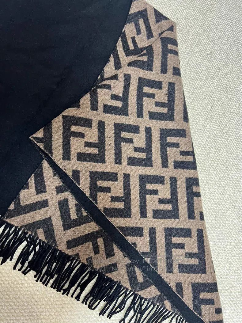 Fendi Fendi size 140*150cm Double-Sided Cashmere Cloak Shawl, Bla Size ONE SIZE - 3 Thumbnail