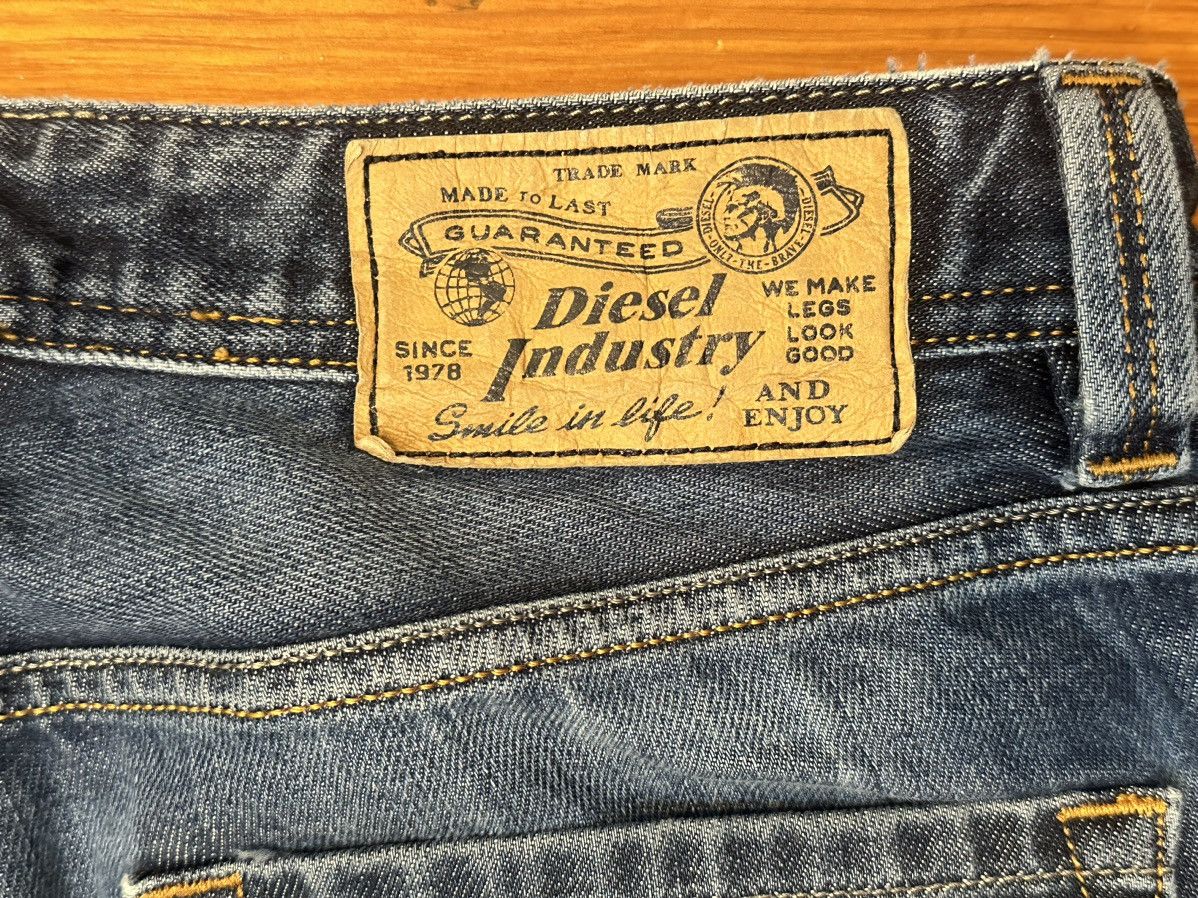 Diesel Diesel Larkee Jeans-Wash 0073N-W31 L30-Regular Straight Fit Size US 31 - 3 Thumbnail