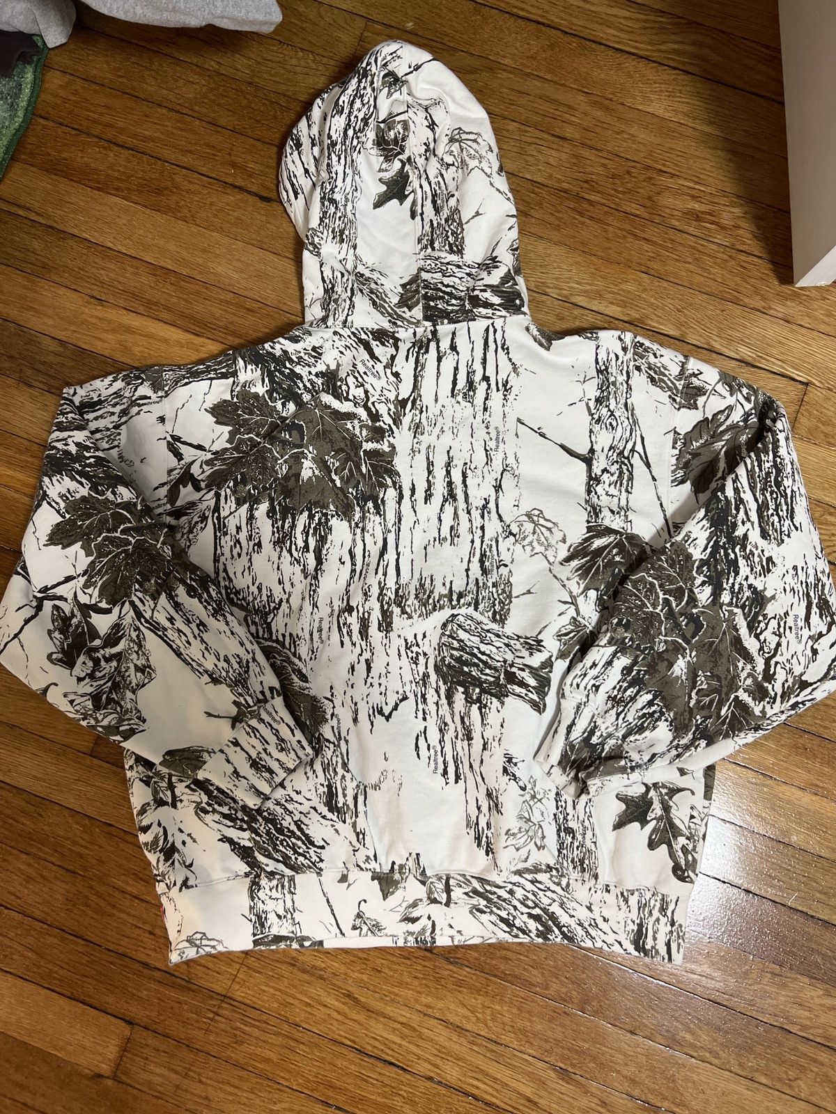 Supreme Supreme White Realtree Camo Hoodie Size US L / EU 52-54 / 3 - 4 Thumbnail