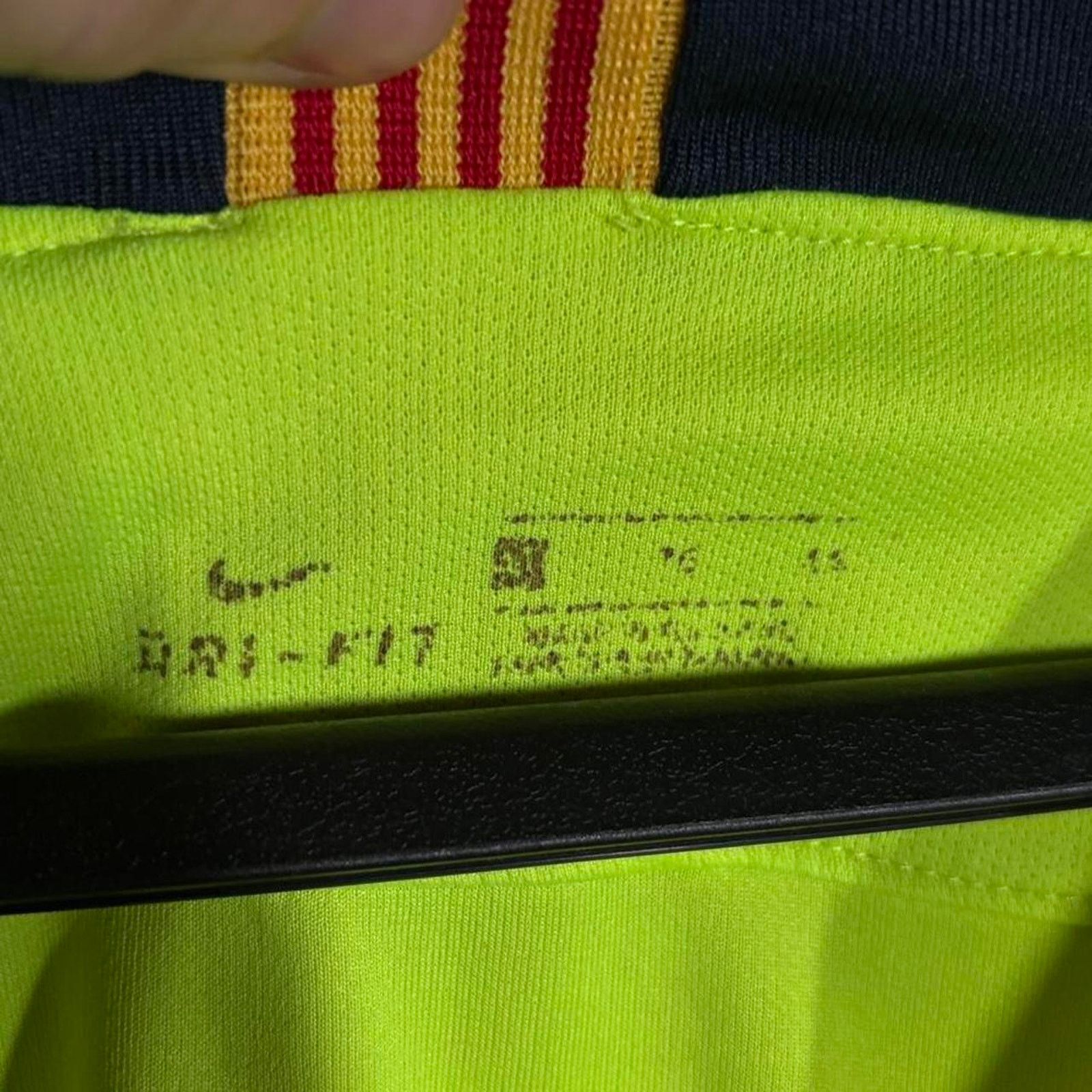 Nike Nike barcelona 2017-18 yellow third jersey kit size small Size US M / EU 48-50 / 2 - 5 Thumbnail