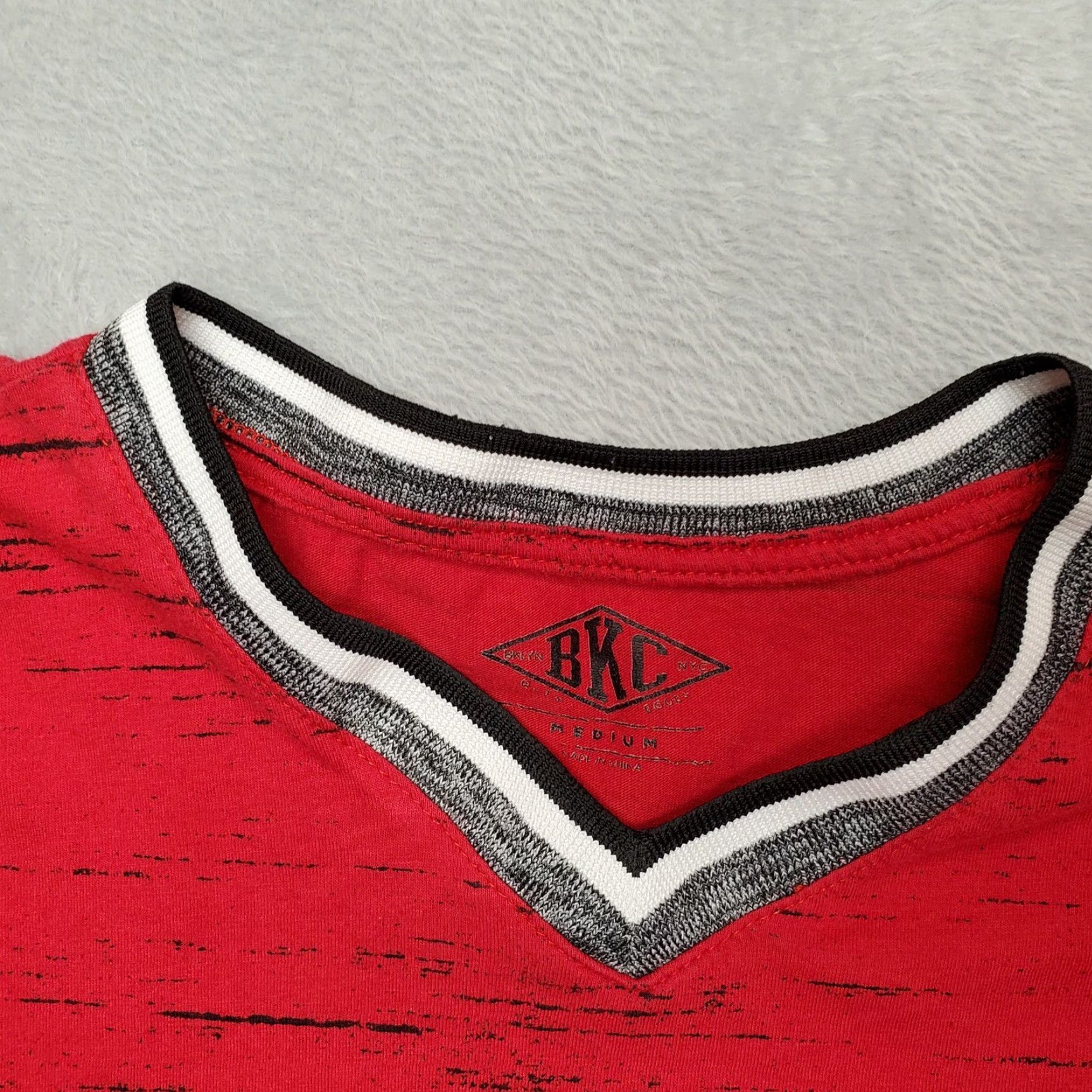 Vintage BKC Shirt Womens Medium Red V-Neck Short Sleeve Cotton Blend Casual TEE Size M / US 6-8 / IT 42-44 - 3 Thumbnail