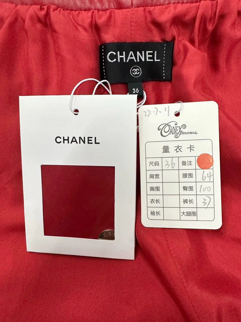 Chanel Chanel Red sheepskin shorts Size 24" / US 00 / IT 34 - 5 Thumbnail