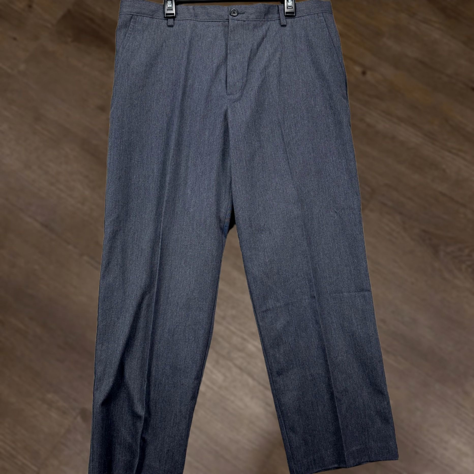 Dockers Dockers D3 Pants Easy Khaki Mens 36X29 Gray Classic Fit Flat Front Casual NEW Size US 36 / EU 52 - 1 Thumbnail