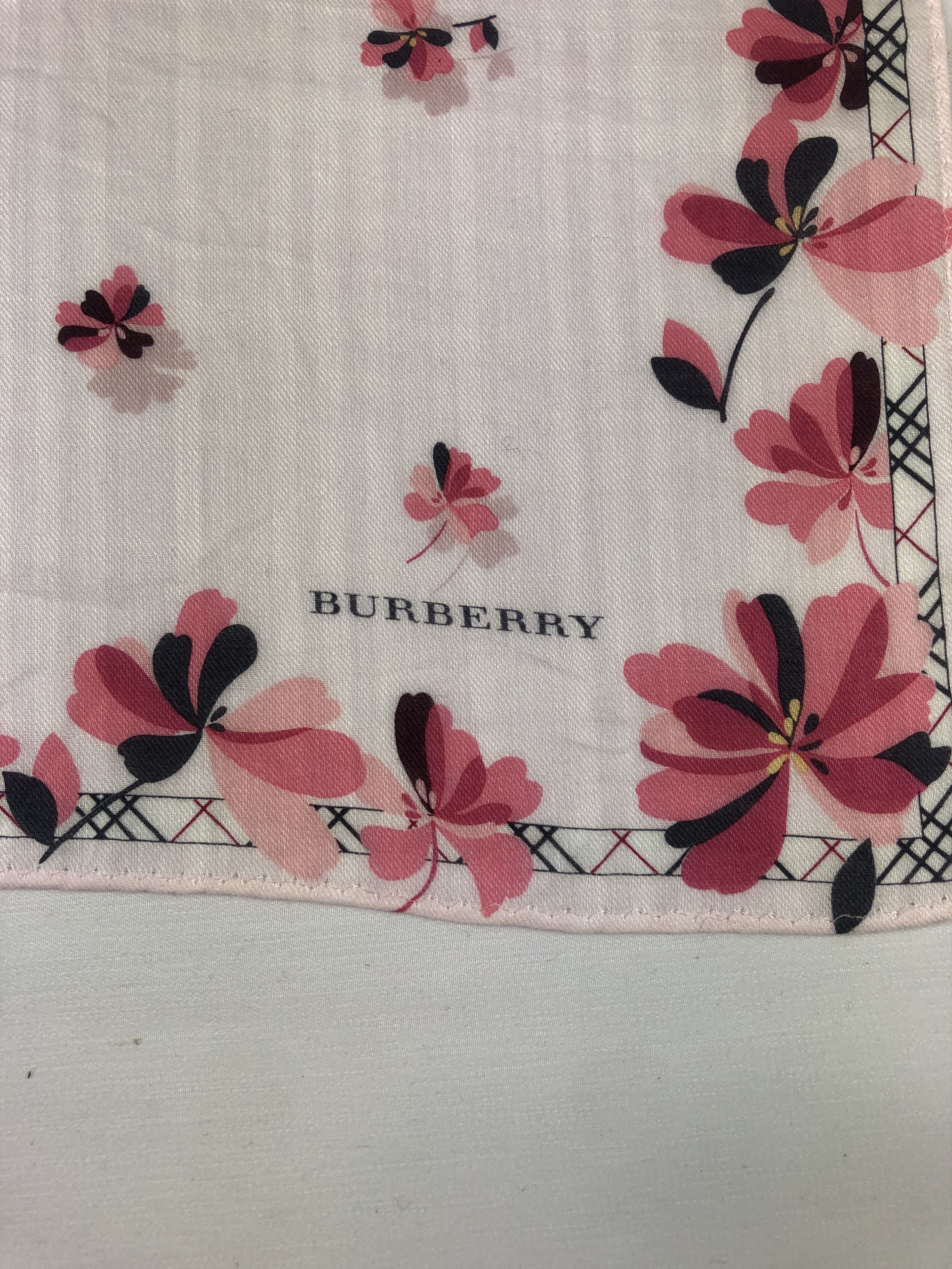 Burberry Burberry Handkerchief / Bandana / Neckerchief Size ONE SIZE - 5 Thumbnail