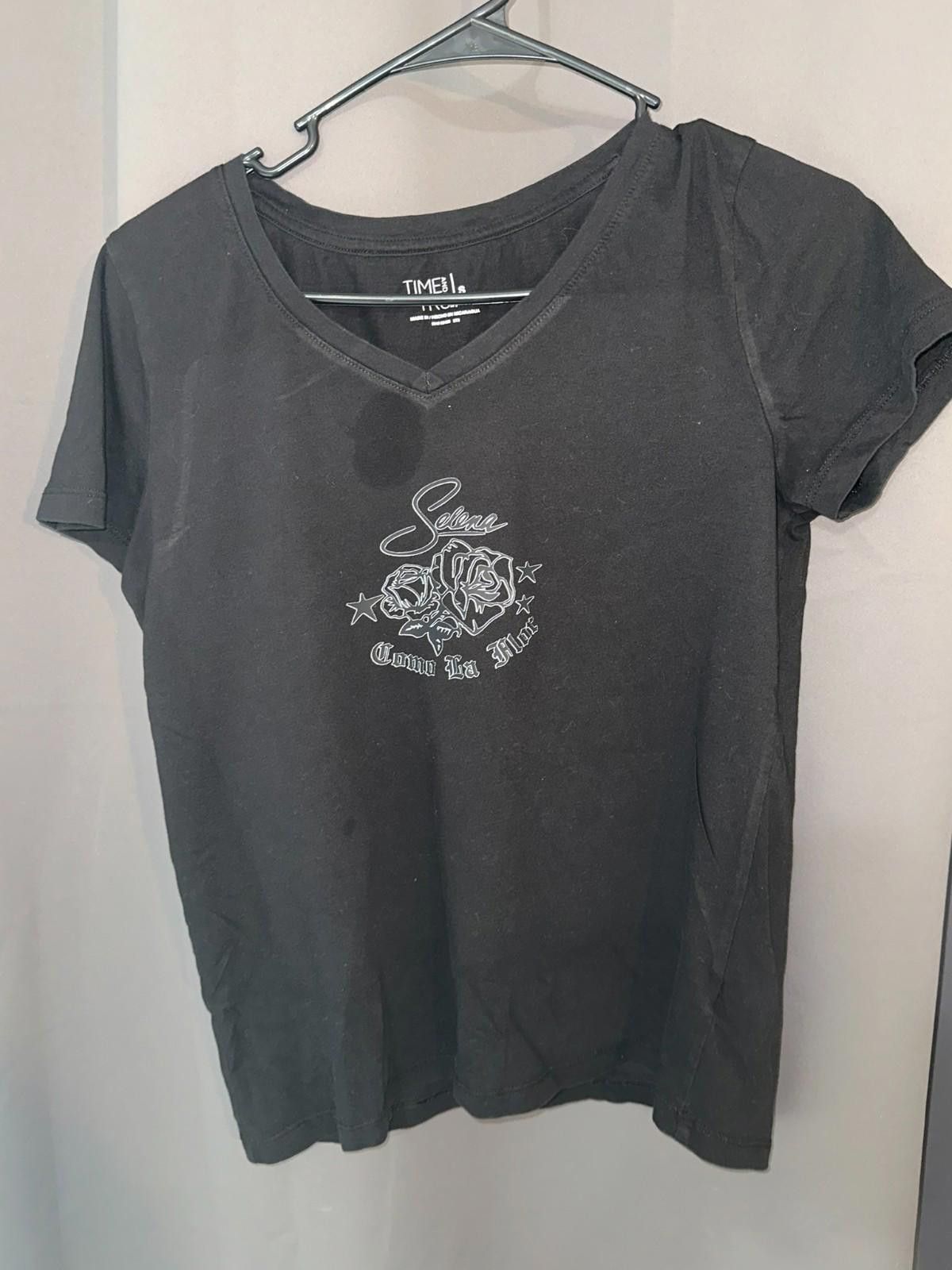 The Unbranded Brand Selena Tribute Tee | Como La Flor, Women’s S Size S / US 4 / IT 40 - 1 Thumbnail