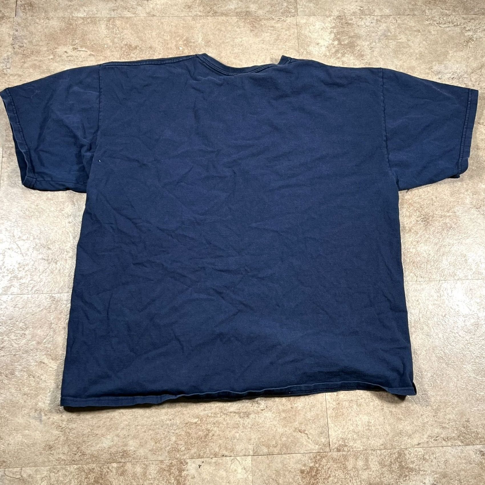 Vintage VINTAGE Notre Dame Fighting Irish Football T-Shirt 2XL Men Blue MV Sport Size 2XL Tshirt Size US XXL / EU 58 / 5 - 3 Thumbnail