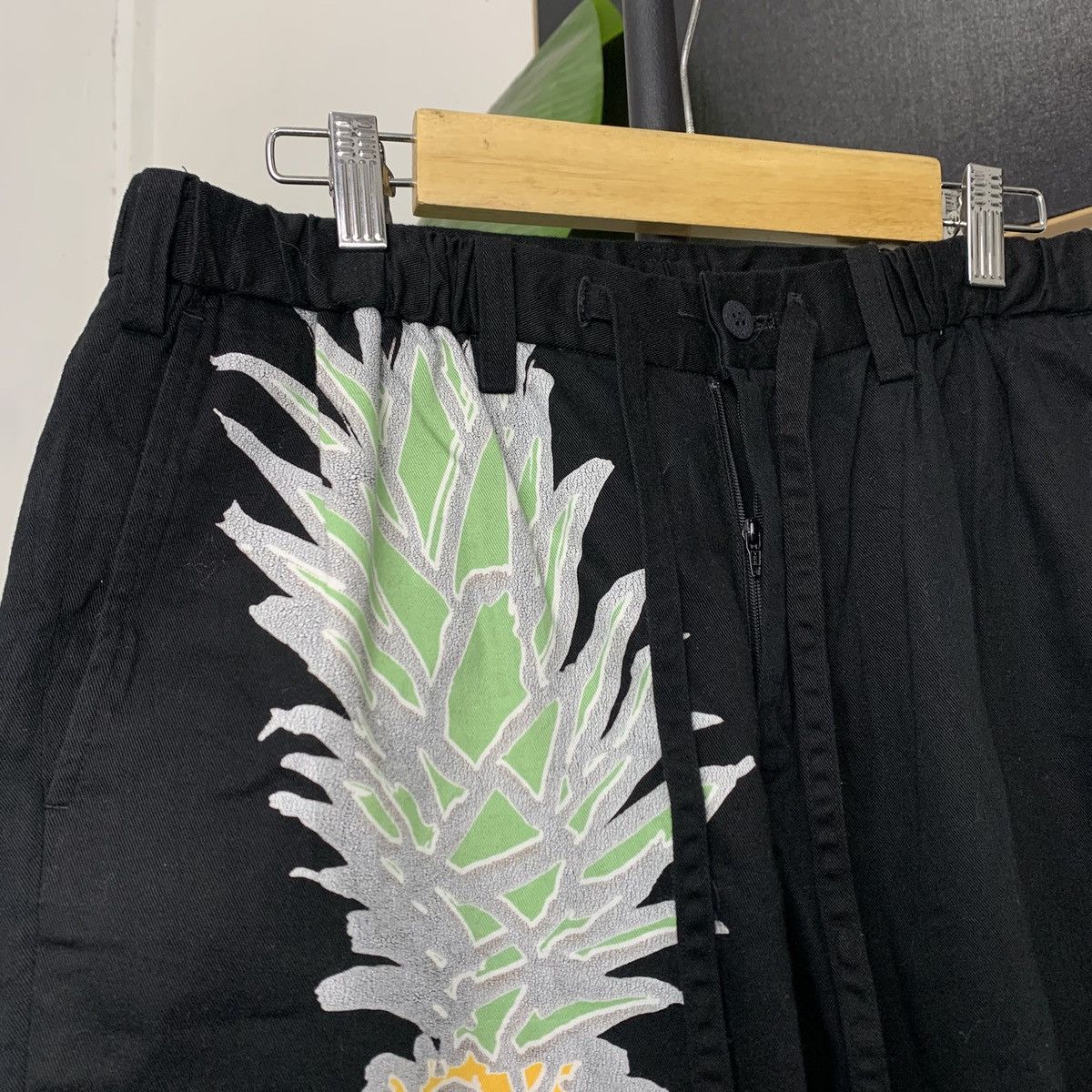 Issey Miyake 🇯🇵Issey Miyake Men🇯🇵 pinapple Painted Short pants Size US 31 - 5 Thumbnail