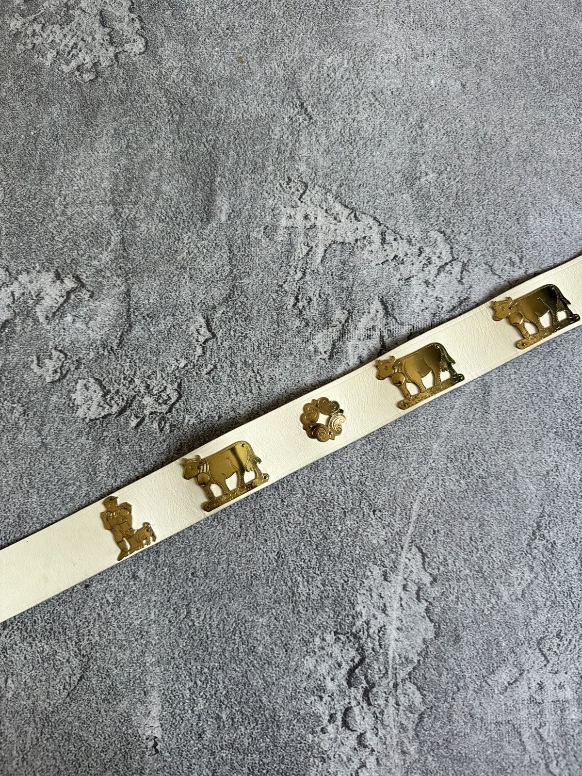 Etro 90s Retro vintage leather belt iconic cows 🐄 metal details Size ONE SIZE - 13 Thumbnail