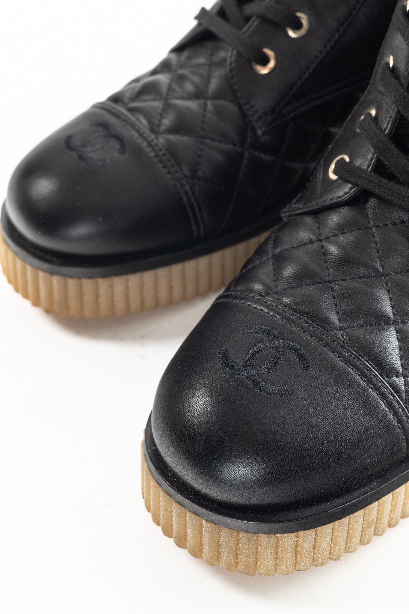 Chanel Chanel Black Quilted Leather Interlocking-CC Combat Boots Size US 10.5 / IT 40.5 - 7 Thumbnail