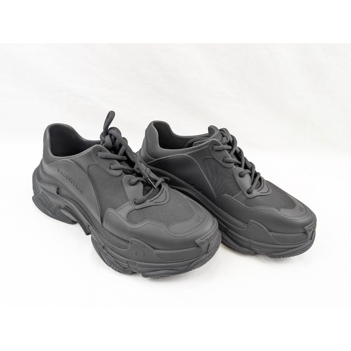 Balenciaga o1rshd1 Molded Triple S Sneakers in Black Size US 11 / EU 44 - 14 Thumbnail