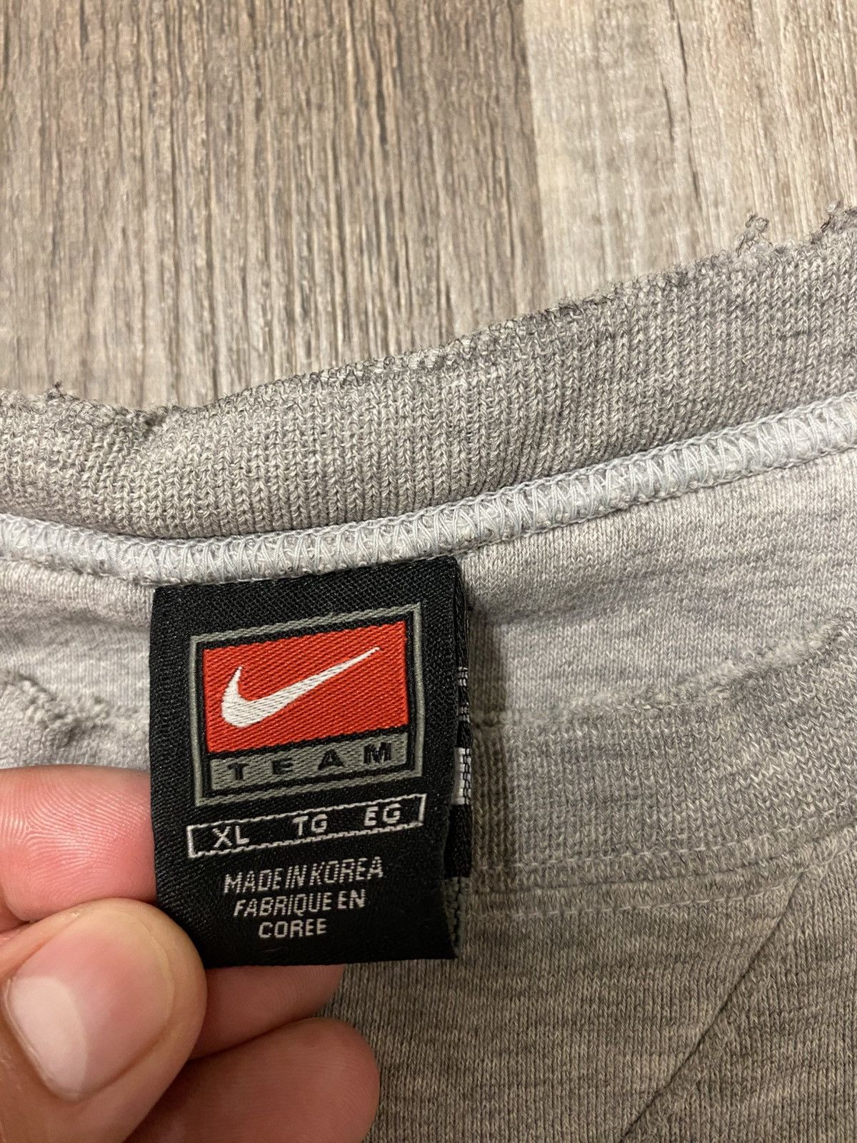 Nike Vintage 90’s U of M Nike Center Swoosh Distressed Sweatshirt Size US XL / EU 56 / 4 - 4 Thumbnail