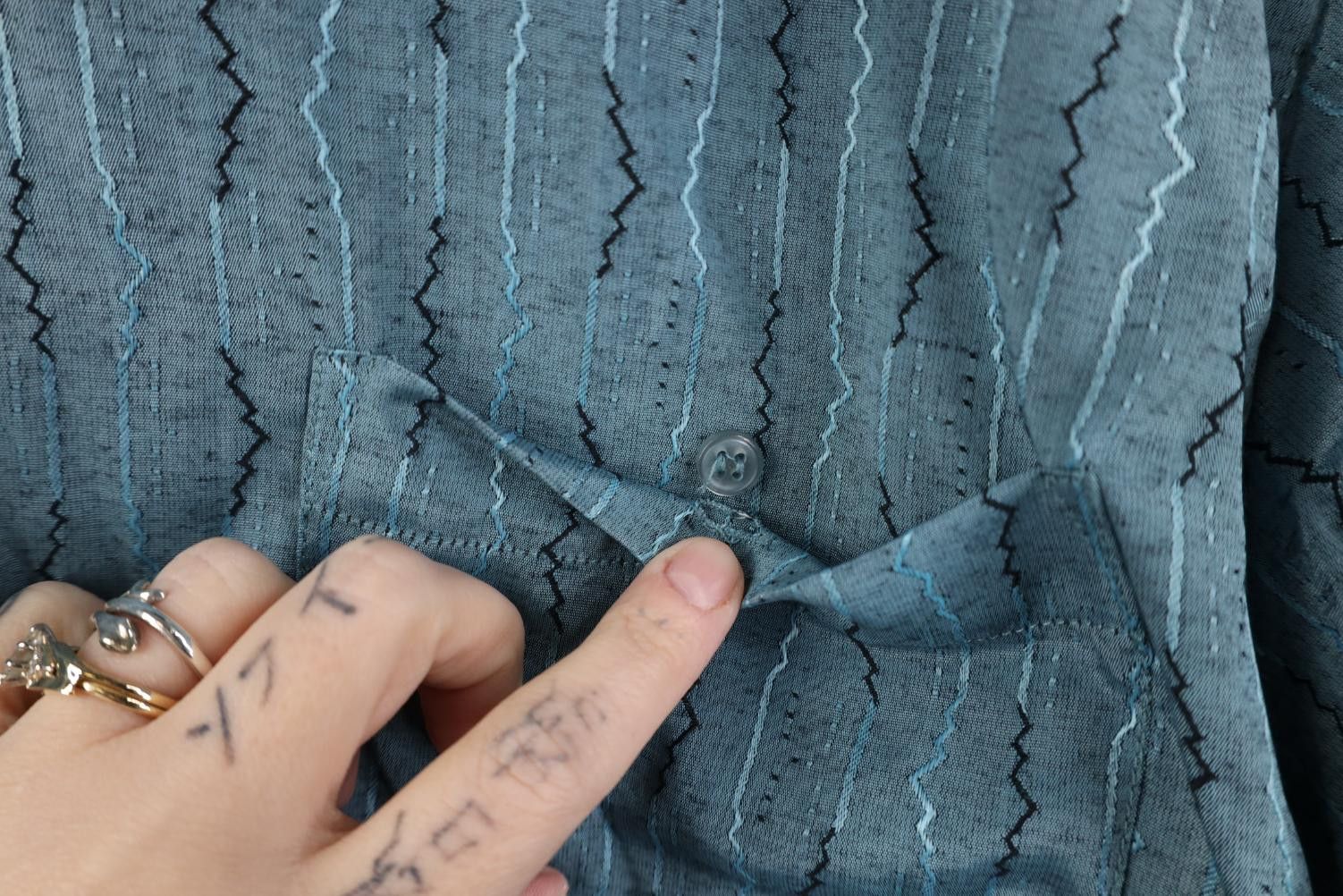 Vintage Vintage 90s Streetwear Gabardine Blend Zig Zag Button Shirt Size US M / EU 48-50 / 2 - 4 Thumbnail