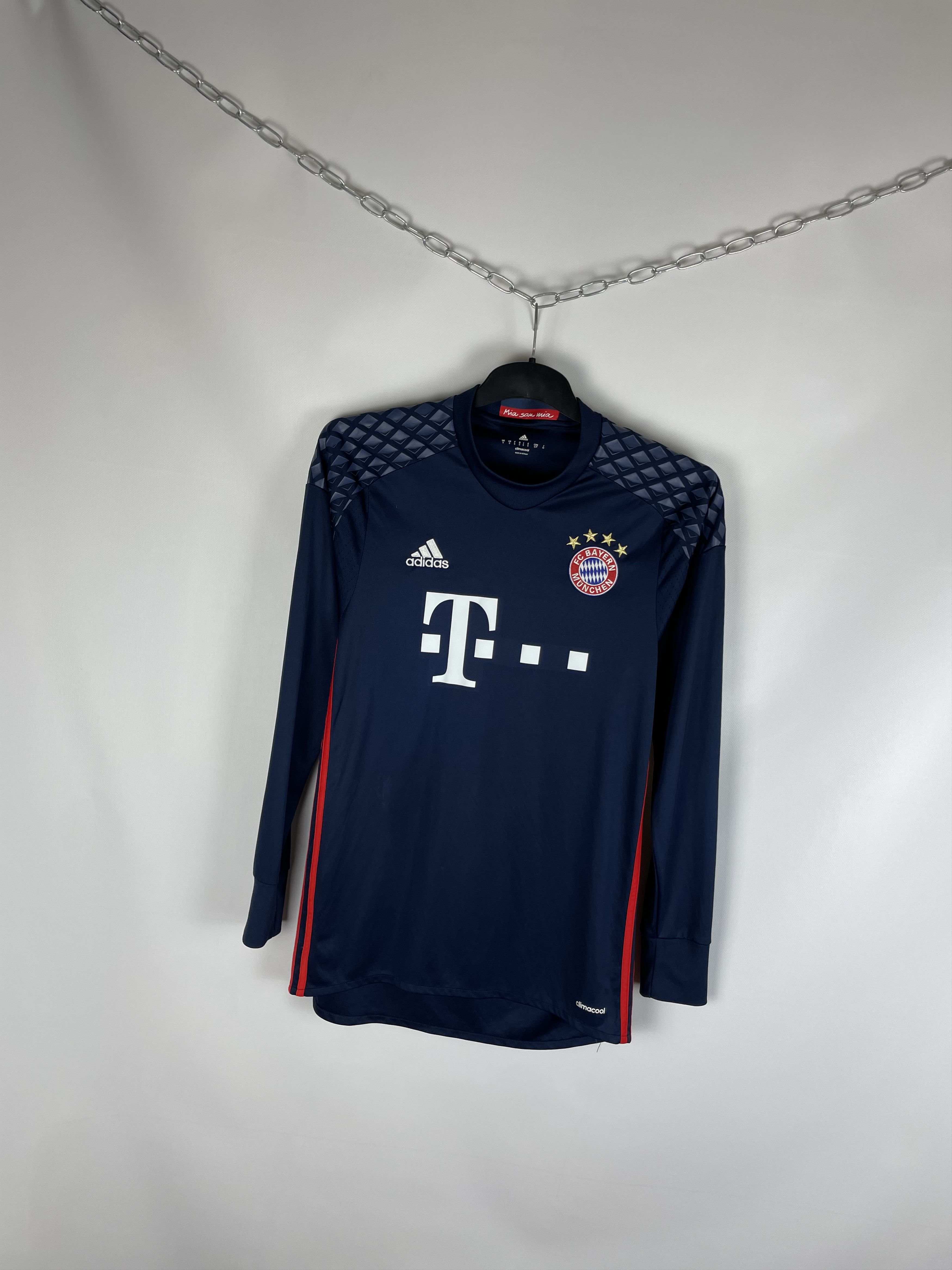 Adidas BAYERN MÜNICH 2016 GOALKEEPER SOCCER JERSEY ADIDAS Size US S / EU 44-46 / 1 - 2 Thumbnail