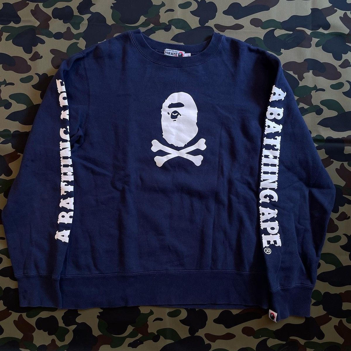 Bape BAPE PIRATE STORE CROSSBONES CREWNECK Size US L / EU 52-54 / 3 - 1 Thumbnail