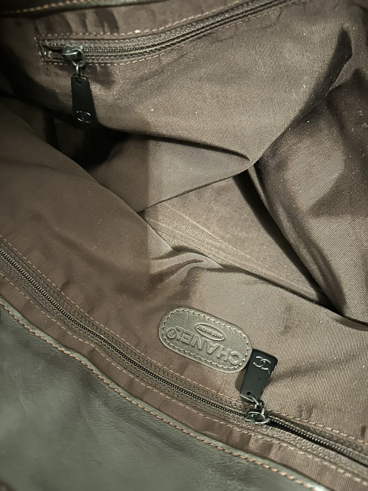 Chanel × Vintage Vintage Chanel Travel Bag in Dark Bordeaux Leather 1999 RARE Size ONE SIZE - 11 Thumbnail