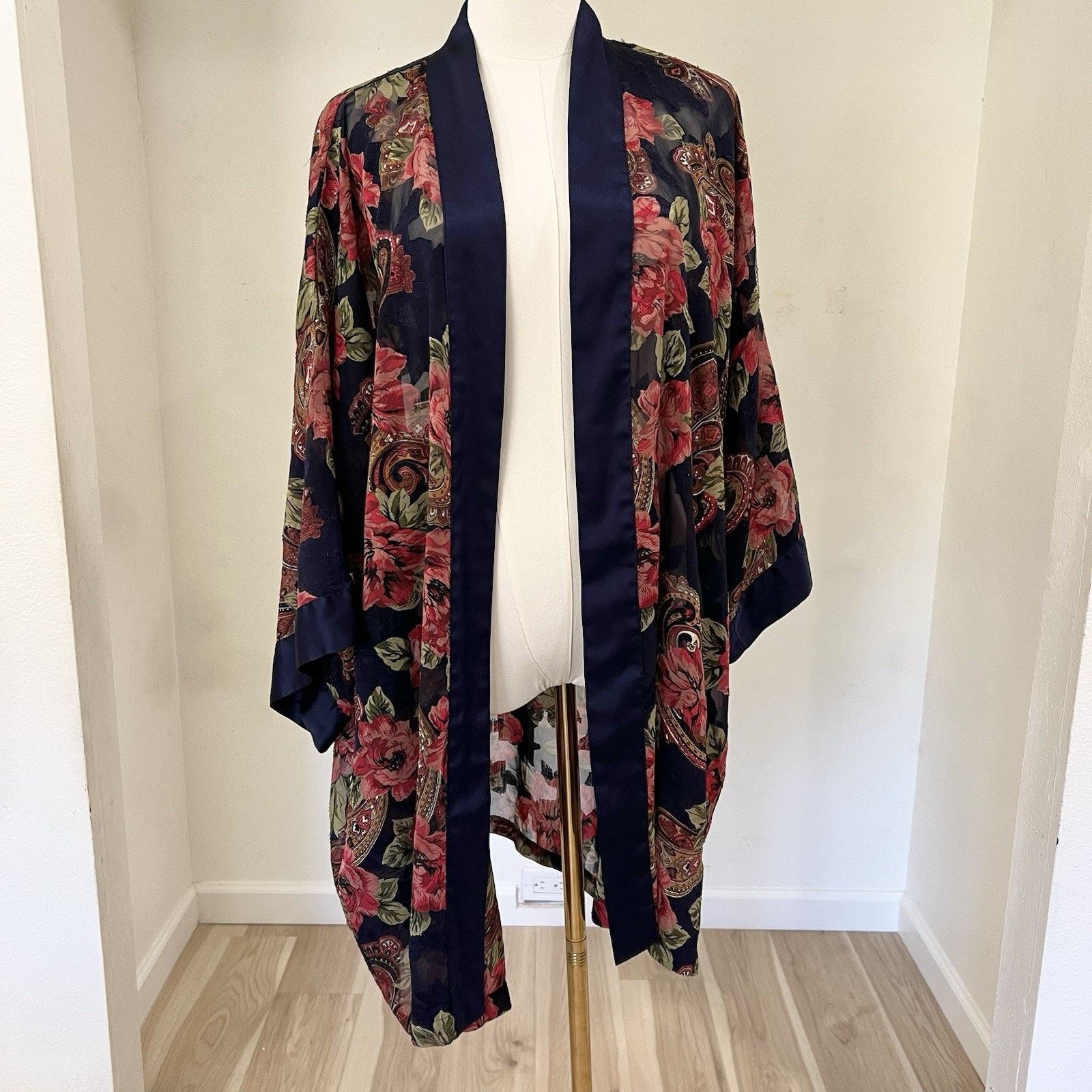 Victoria's Secret Vintage Victoria’s Secret Gold Label Robe Kimono Sheer Size ONE SIZE - 3 Thumbnail