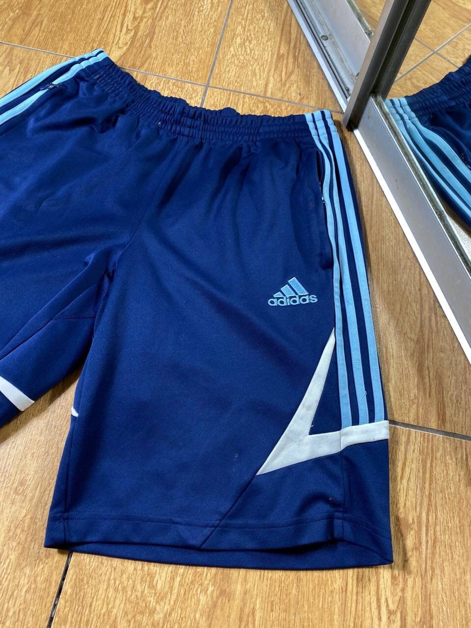 Adidas × Vintage Vintage Adidas shorts streetwear y2k casual style Size US 36 / EU 52 - 23 Thumbnail