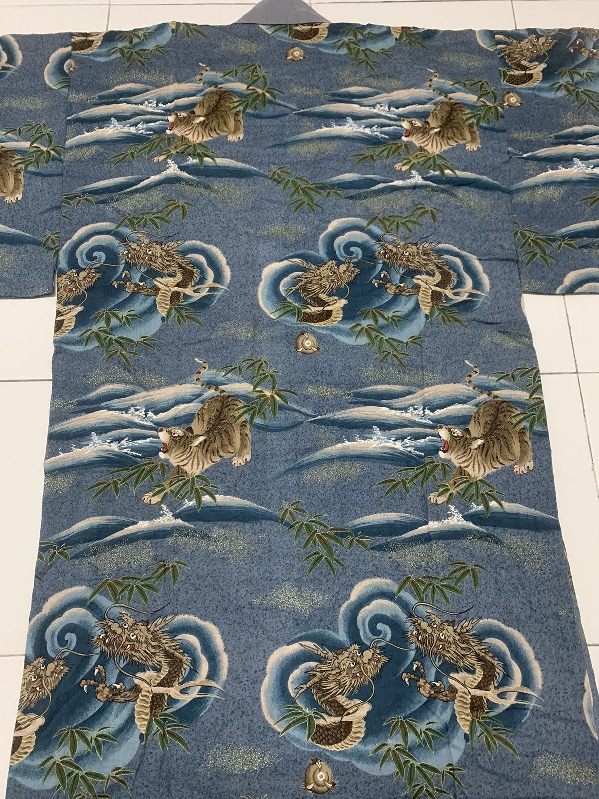 Vintage ANTIQUE WOOL DRAGON & TIGER DESIGN JUBAN KIMONO Size US L / EU 52-54 / 3 - 8 Thumbnail