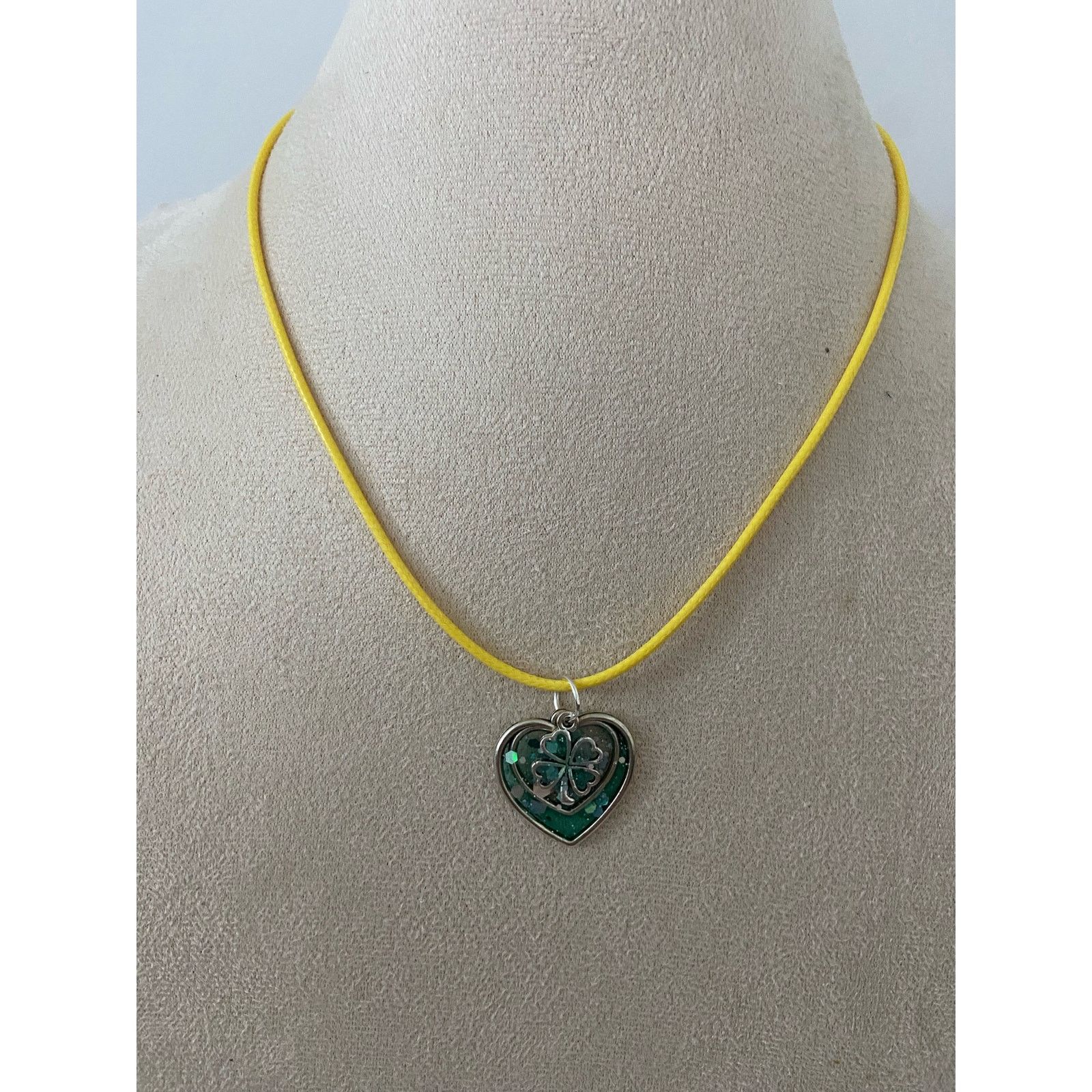 Handmade green heart pendant necklace Size ONE SIZE - 1 Thumbnail