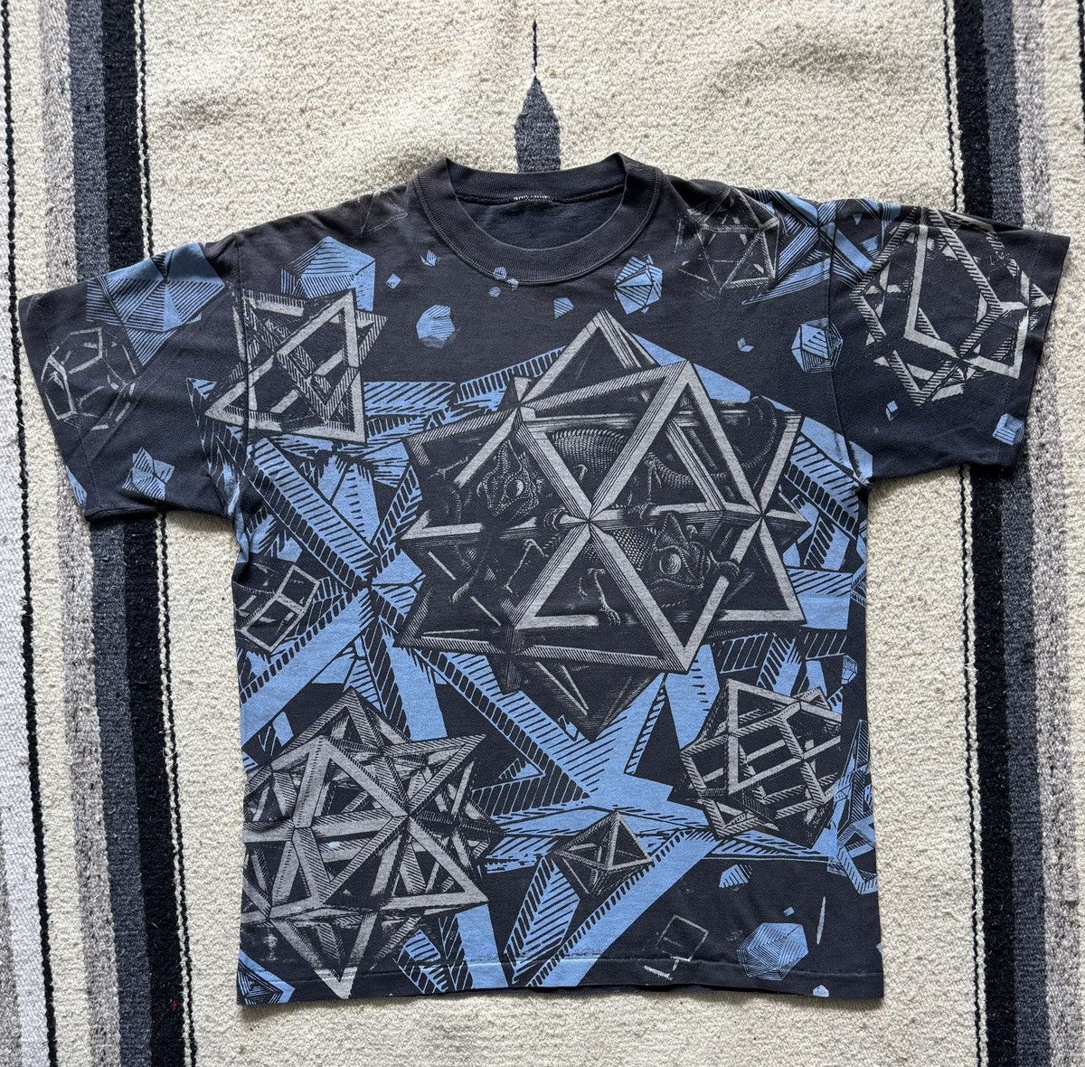 Vintage Vintage 90s MC Escher AOP “Stars” Art T-Shirt XL Size US XL / EU 56 / 4 - 1 Thumbnail