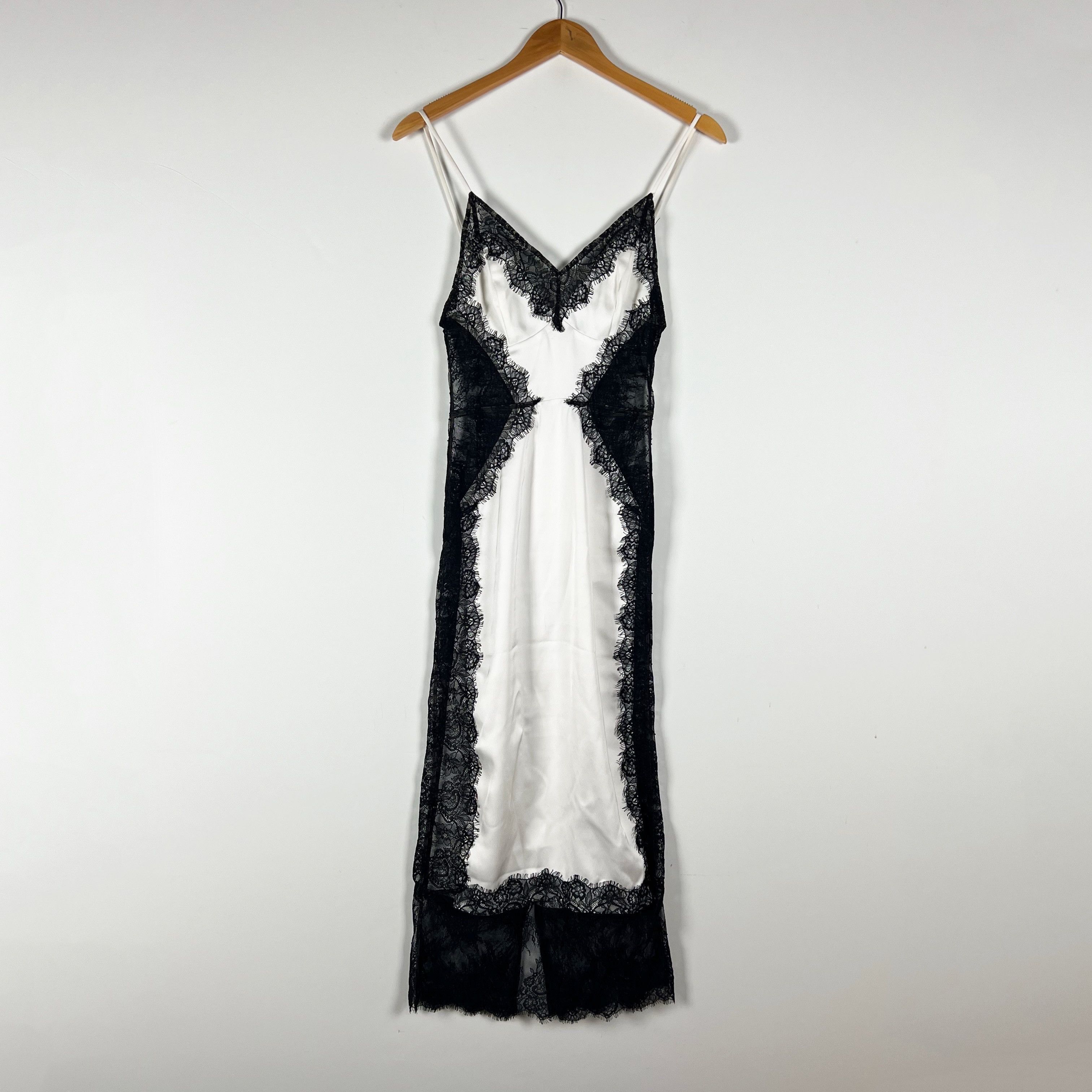 NBD NBD Lilia White Satin Black Lace Cut Out Size XS / US 0-2 / IT 36-38 - 1 Thumbnail