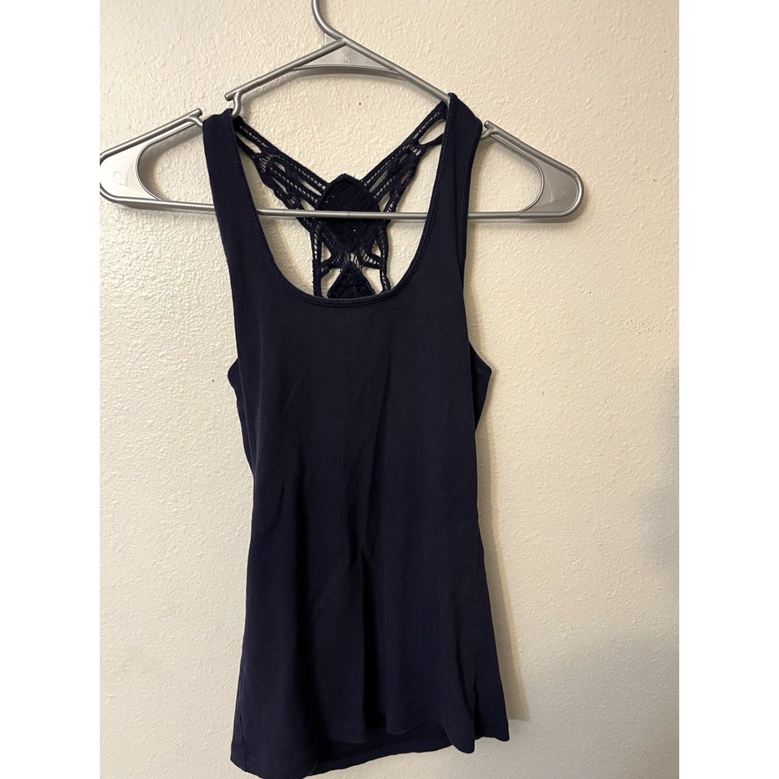 Express EXPRESS Women's Tank Top V Neck Flowy Lace Blue Size M Size M / US 6-8 / IT 42-44 - 2 Thumbnail