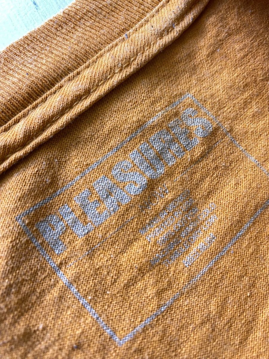 Pleasures Pleasures pocket logo t shirt Size US M / EU 48-50 / 2 - 4 Thumbnail