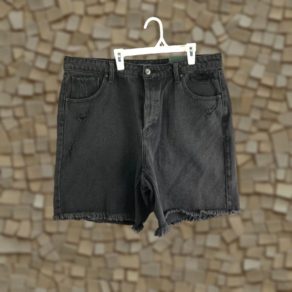 Vintage VINTAGE is not applicable; Wild Fable High Rise Bermuda Shorts Womens Size 16 Black Denim Jean Shorts Size 38" / US 16 / IT 52 - 1 Thumbnail