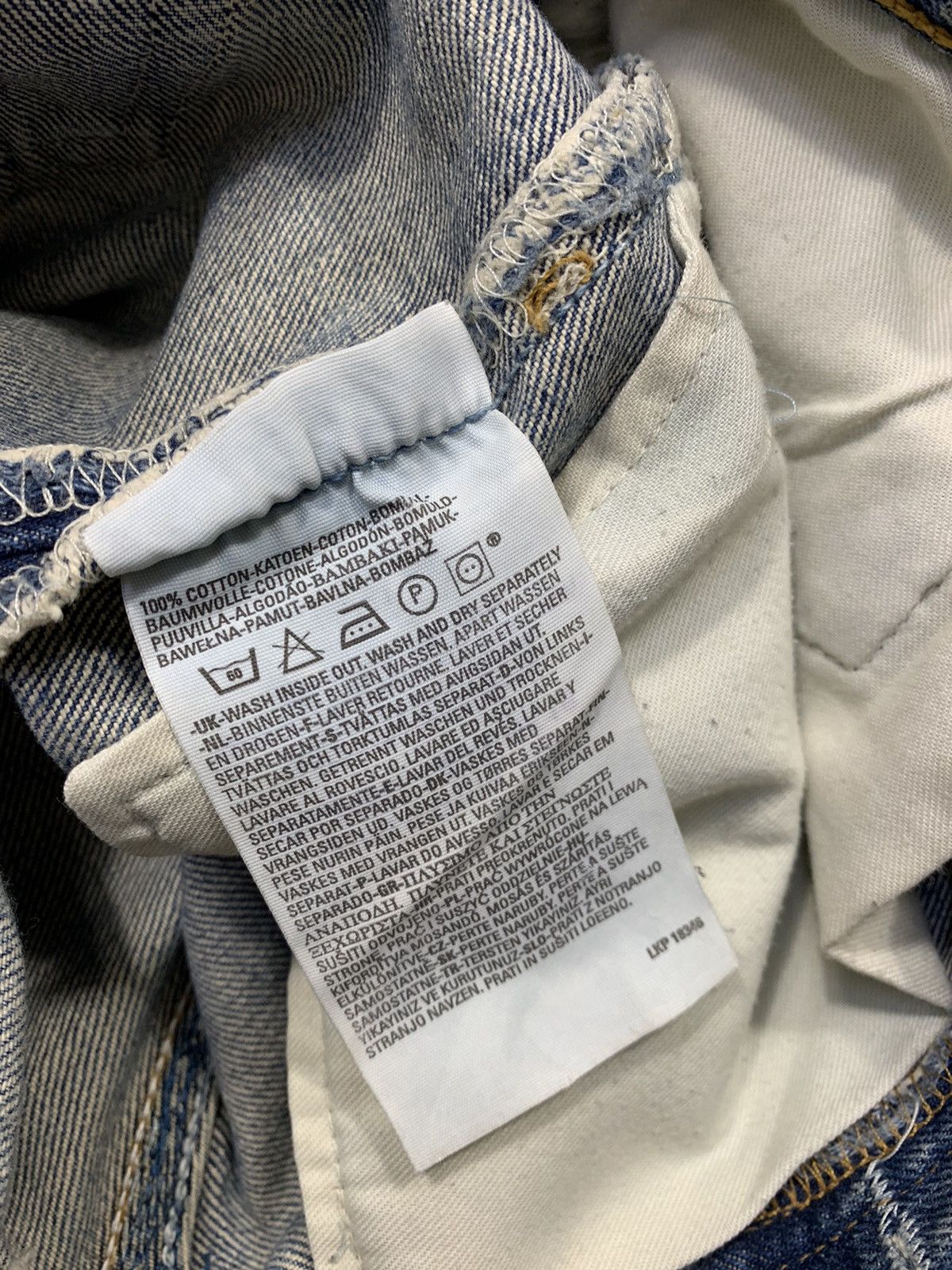 Levi's Vintage Clothing 90s Levi’s Strauss Lot 501 Buttonfly Denim Beauty Fade Size 26" / US 2 / IT 38 - 16 Thumbnail