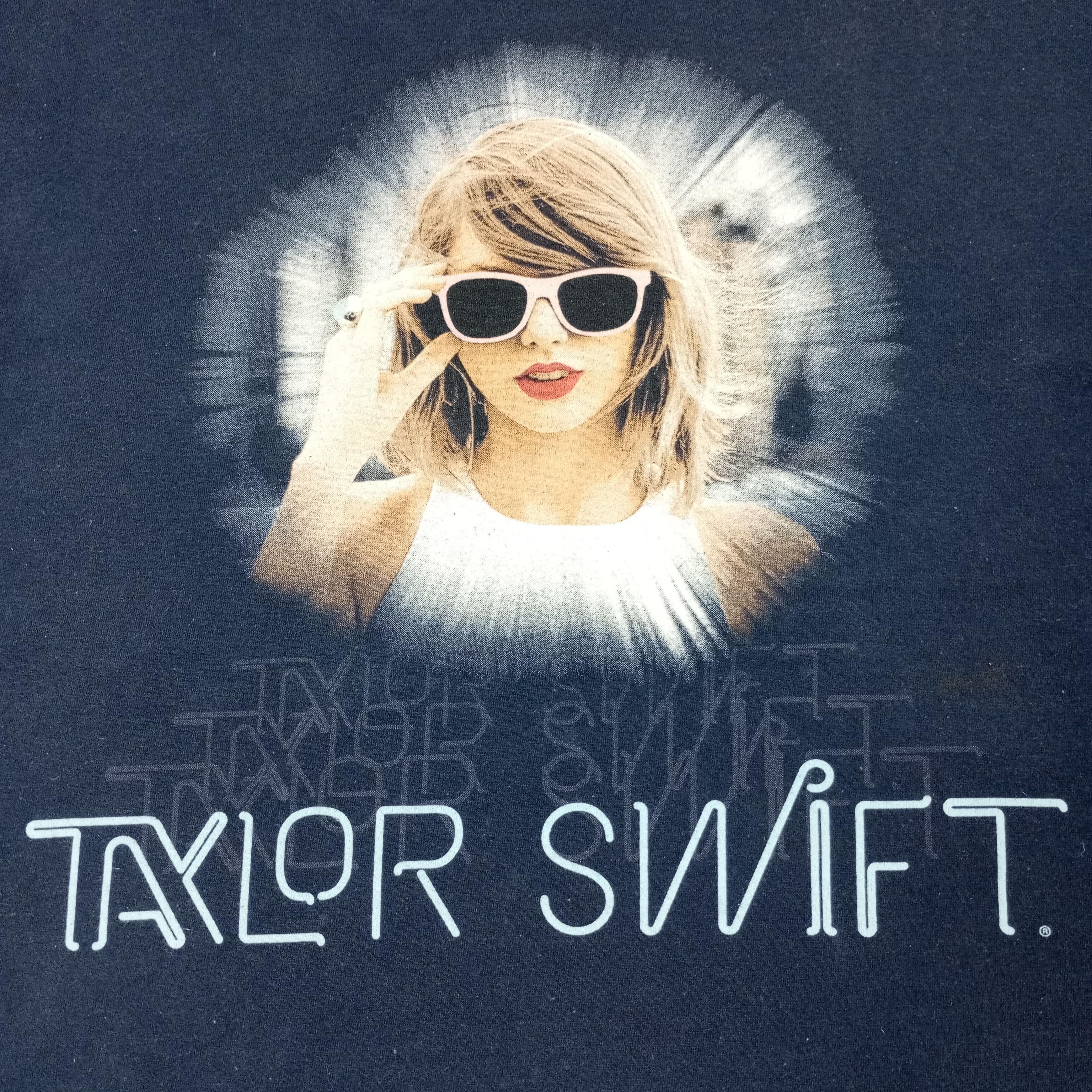 Band Tees Taylor Swift Singer Music Tour Tshirt c223n66 Size US M / EU 48-50 / 2 - 2 Thumbnail