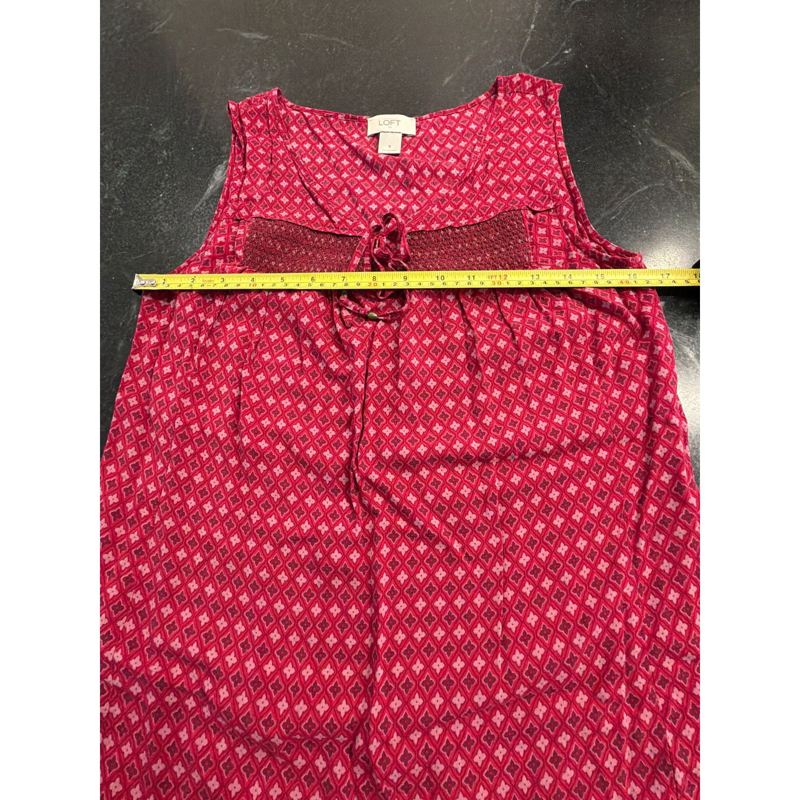 Loft Ann Taylor Loft raspberry print shirred bodice tank SM Size S / US 4 / IT 40 - 7 Thumbnail