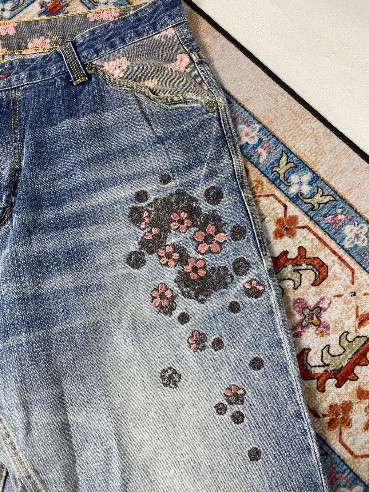 Karakuri Tamashii Flowers Distressed jeans pants Size US 35 - 4 Thumbnail