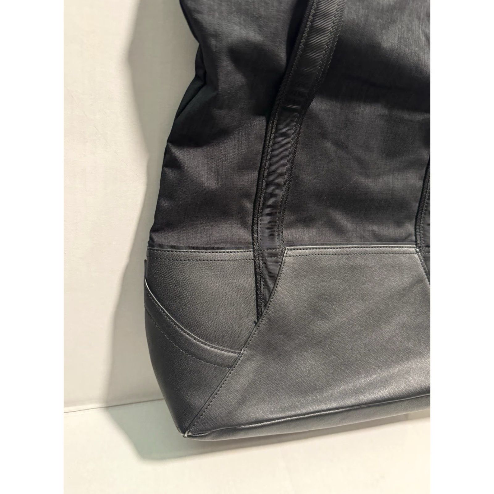 Lululemon VINTAGE Lululemon Go Wild Black Tote Bag Fold Over Top Large Tote Women Medium Black Size M / US 6-8 / IT 42-44 - 4 Thumbnail