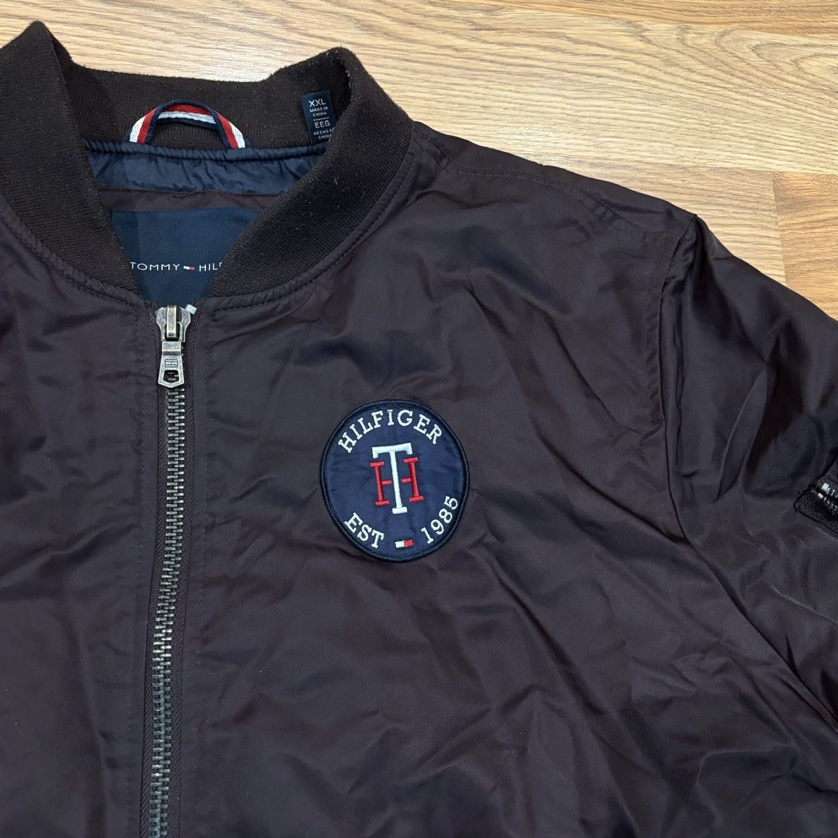 Tommy Hilfiger Tommy Hilfiger Bomber Jacket Coat Satin Brown 85 Patch Men’s Size XXL Regular Quilted Lined Zip Casual Vintage No Size US XXL / EU 58 / 5 - 3 Thumbnail