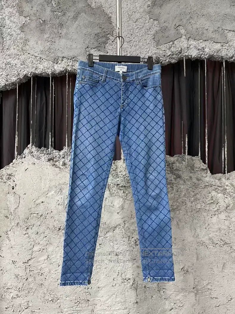 Chanel Diamond check jeans