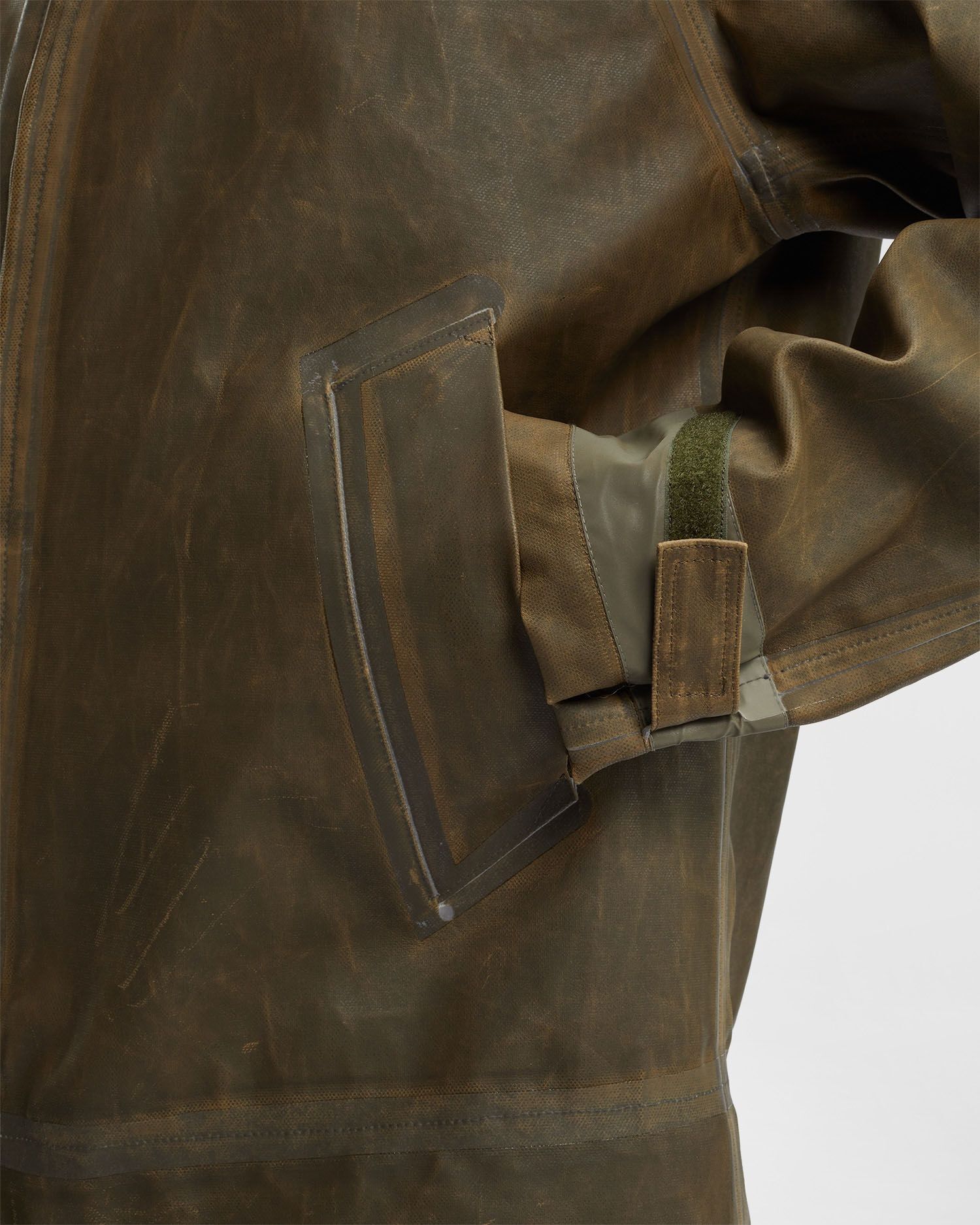 C.P. Company o1y1224 Logo Zipped Hooded Jacket in Military Green Size US S / EU 44-46 / 1 - 5 Thumbnail